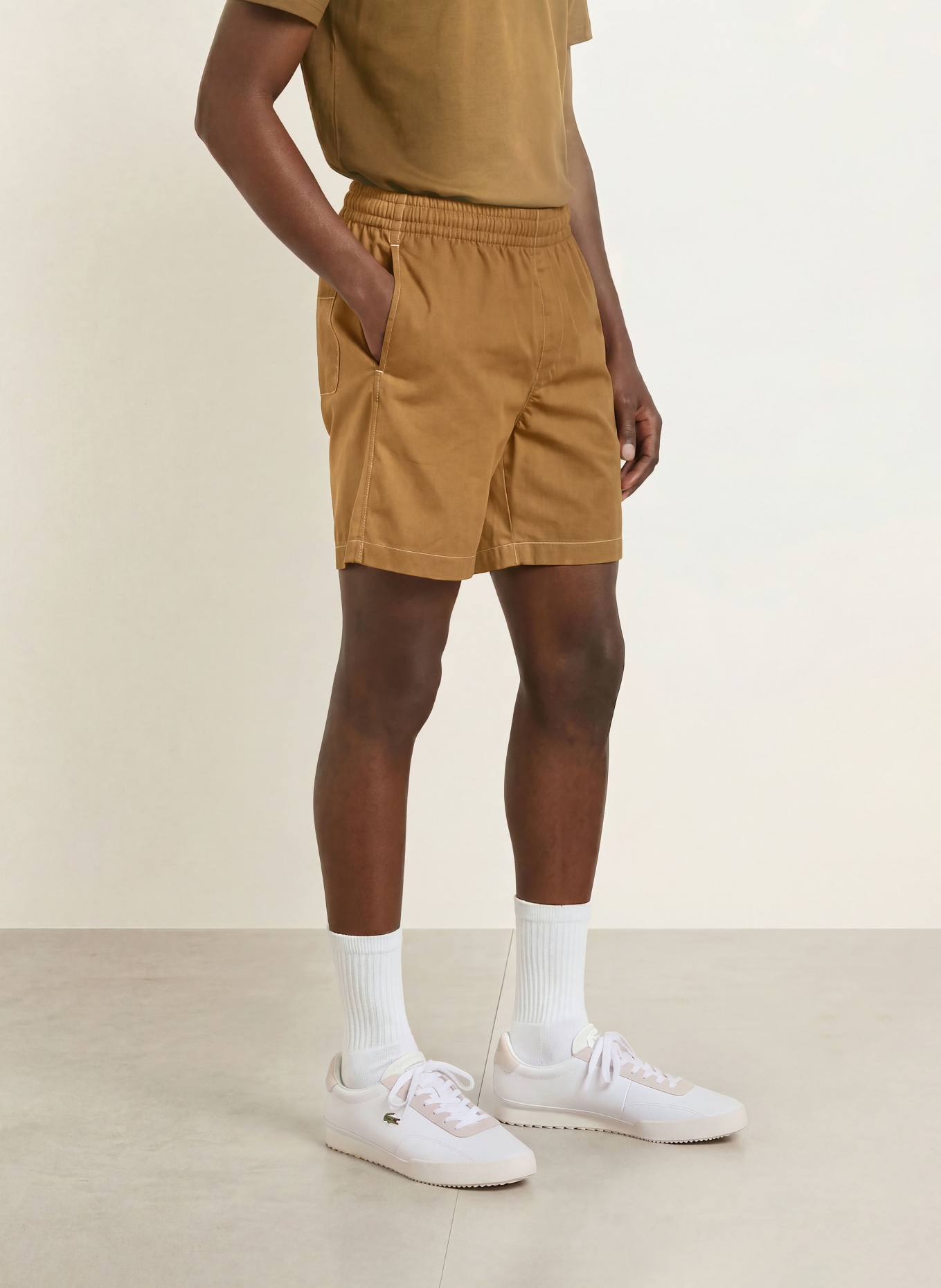 LACOSTE Shorts i afslappet pasform: LYSEBRUN