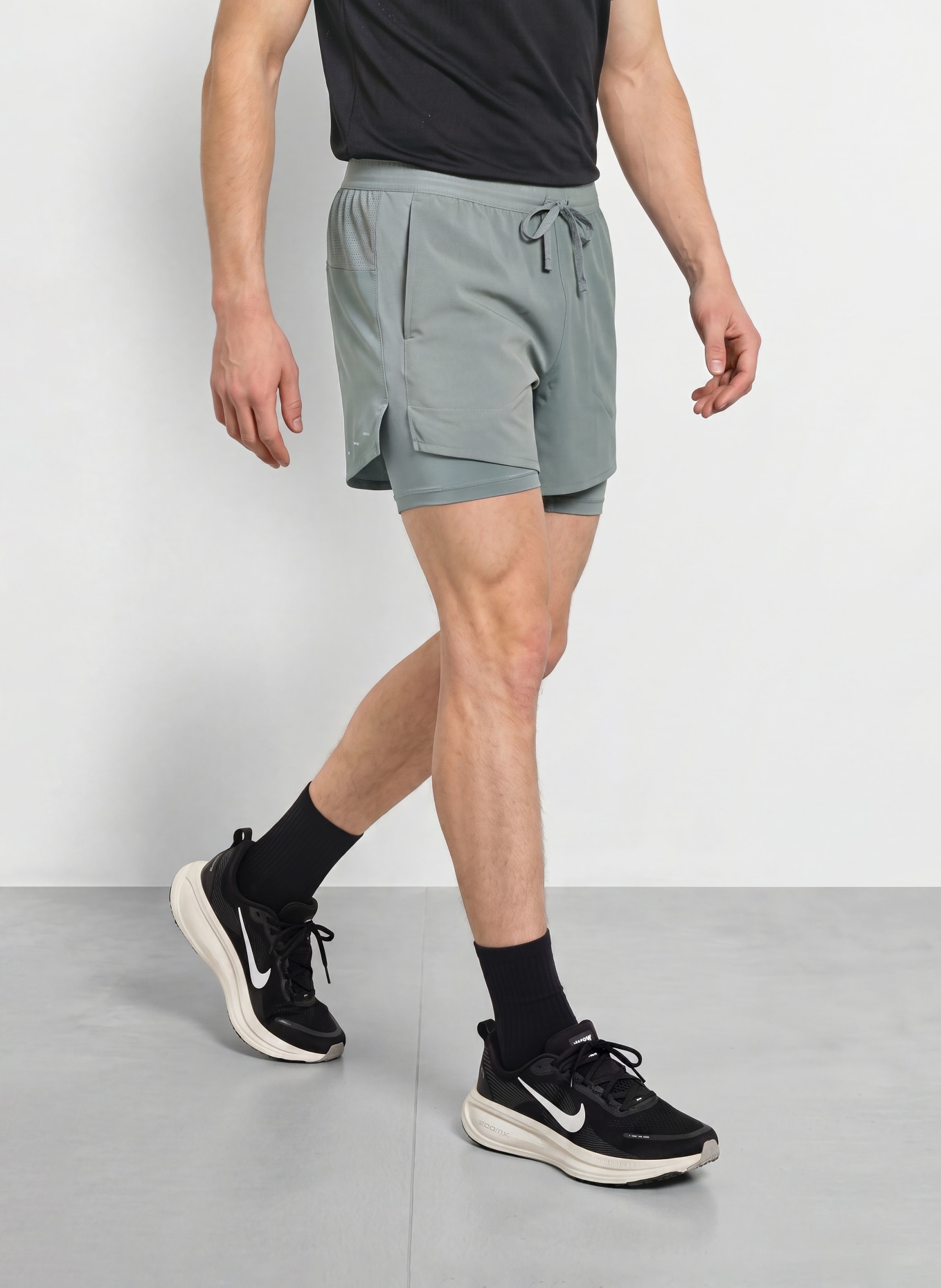 Nike 2-in-1-Laufshorts STRIDE: GRAU