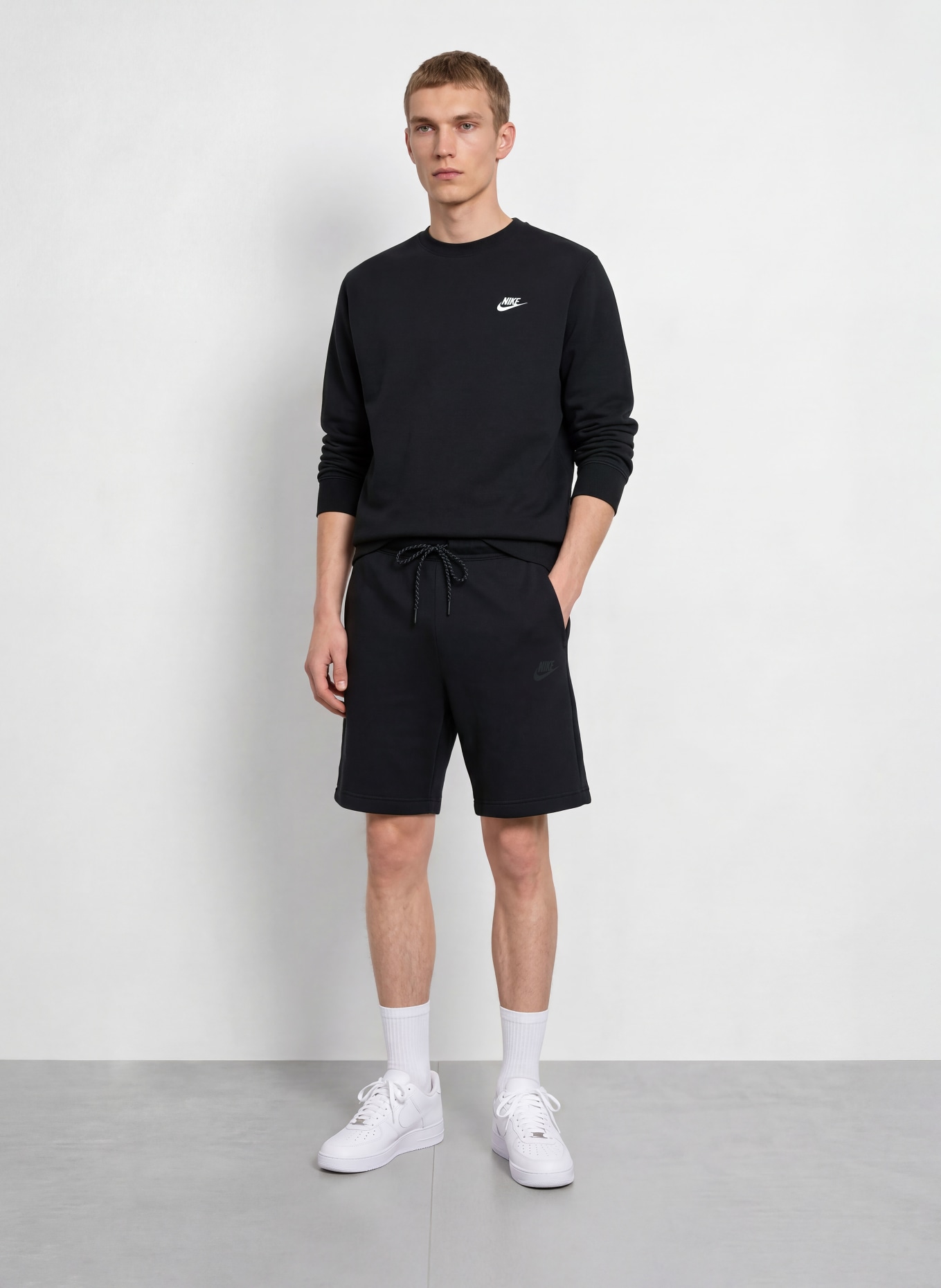 Nike TECH Sweat shorts: BLACK