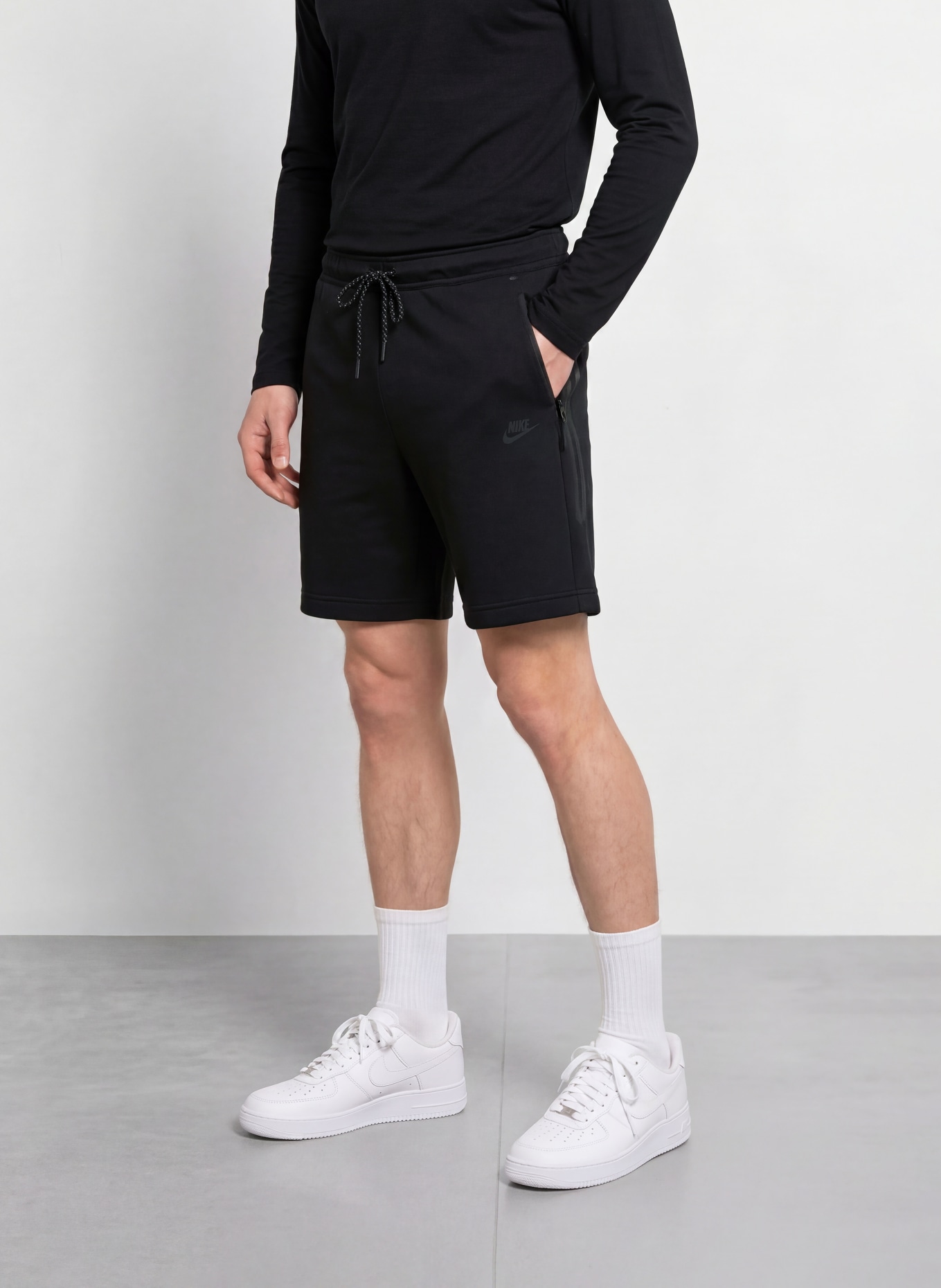 Nike TECH Sweat shorts: BLACK