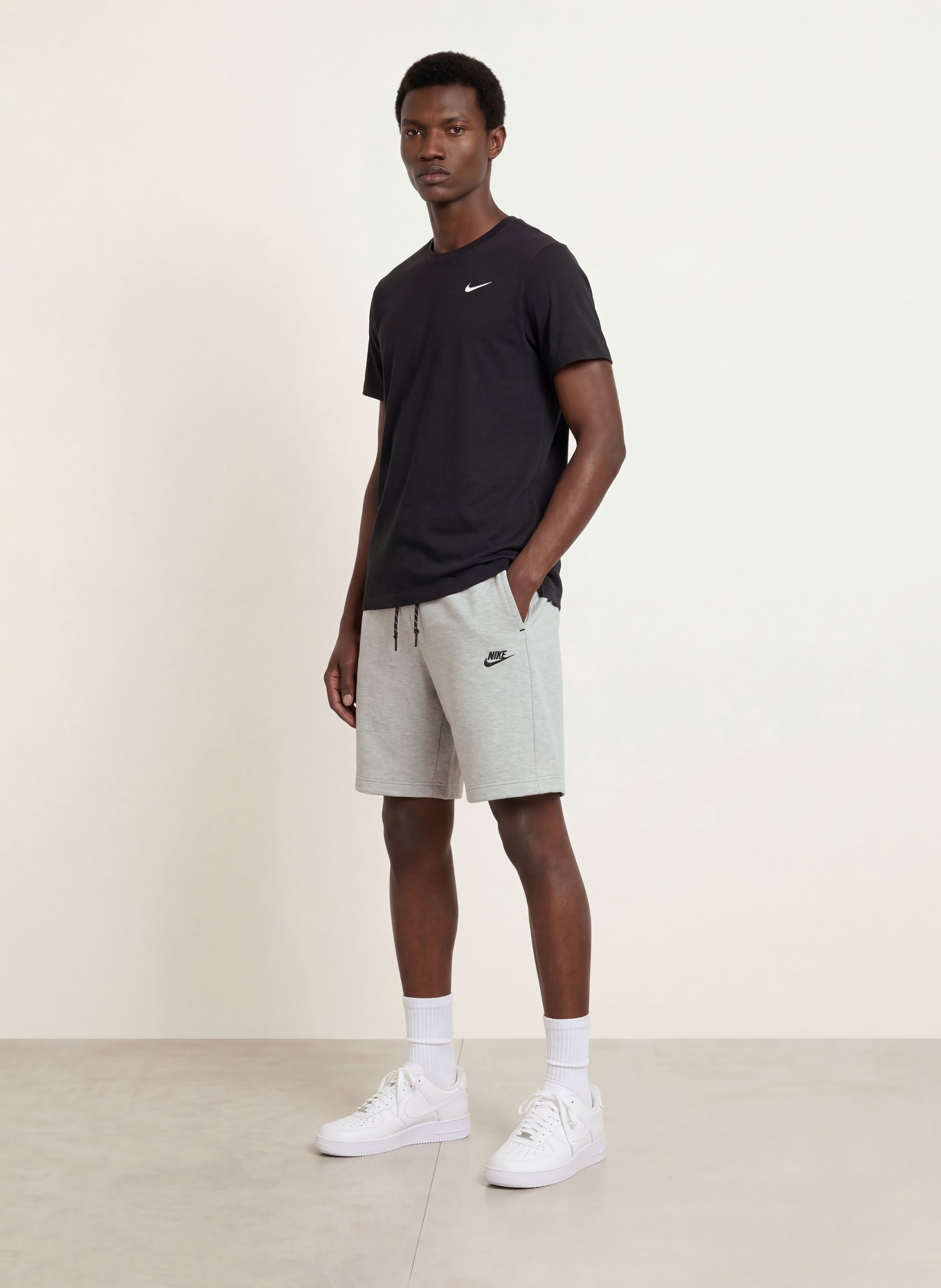 Nike TECH Sweat shorts: LIGHT GRAY