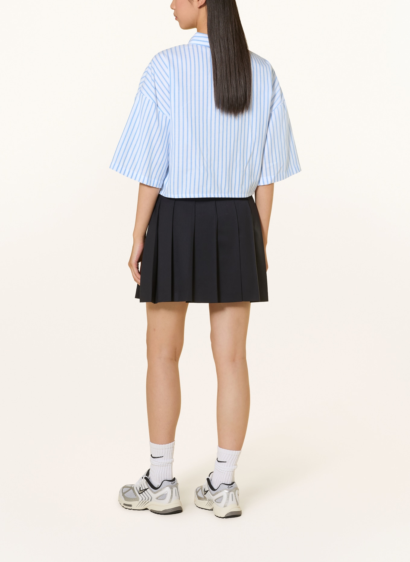 Nike SPORTSWEAR CHILL POPLIN Shirt blouse: LIGHT BLUE / WHITE