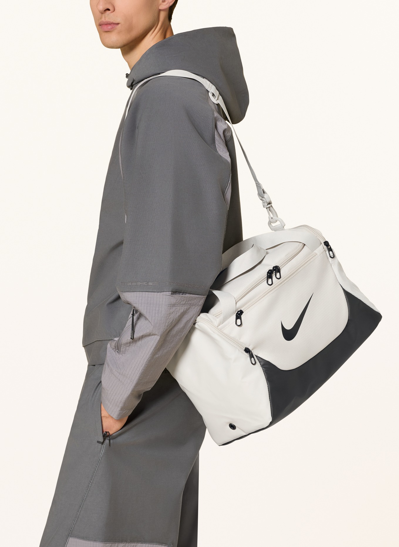 Nike Sporttasche BRASILIA XS 24L: CREME / SCHWARZ