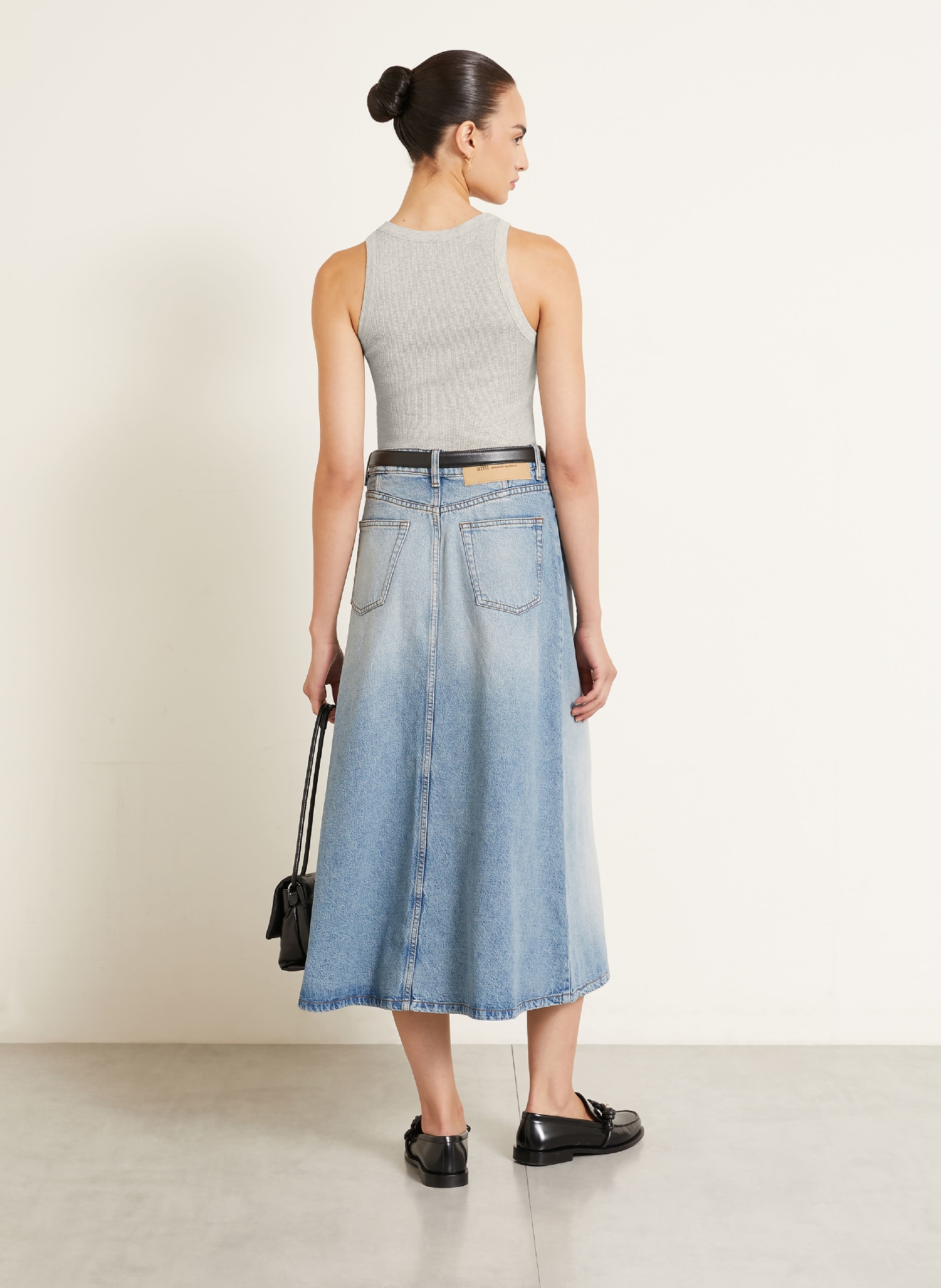 AMI PARIS Top: LICHTGRIJS / ZWART