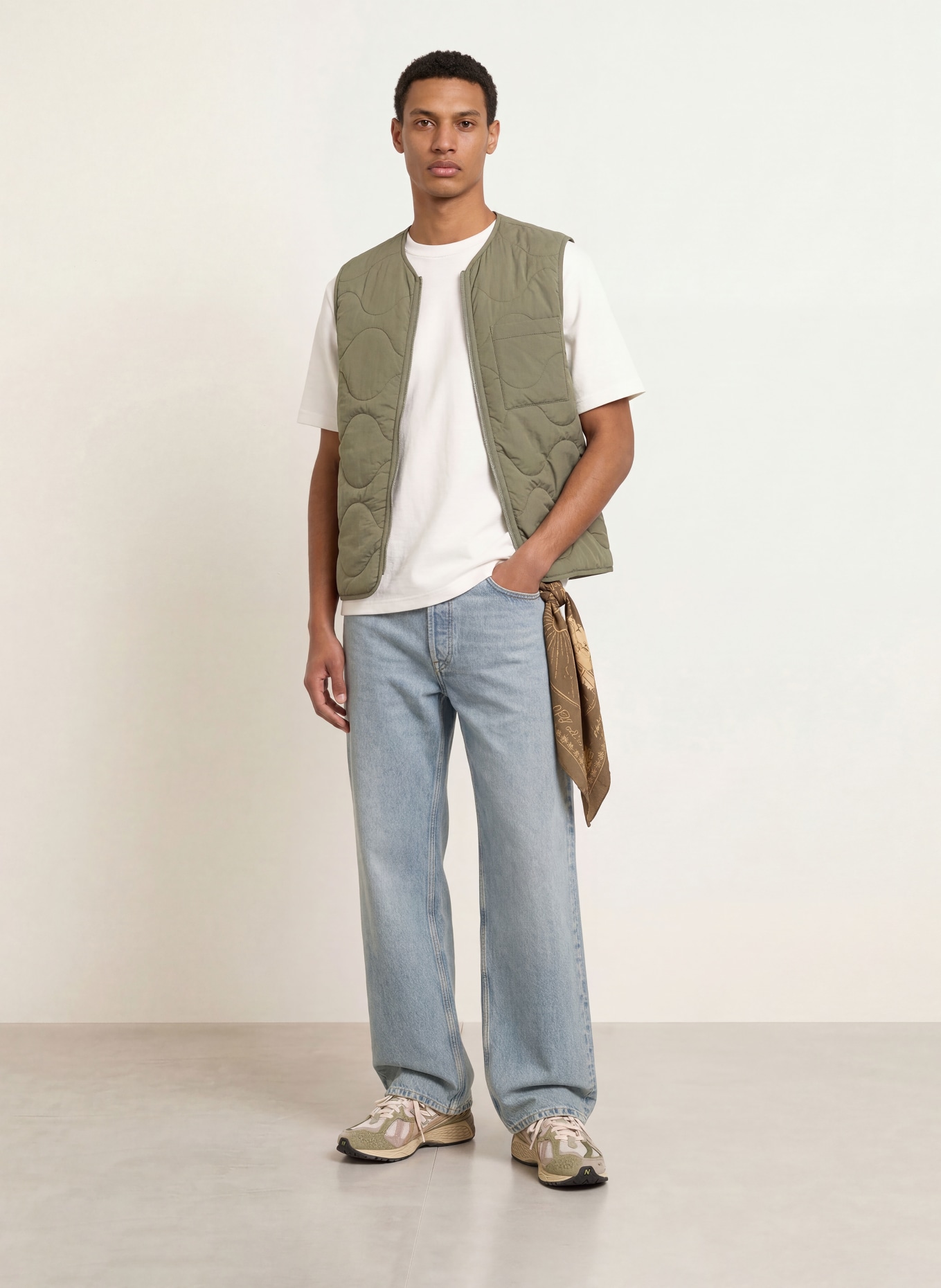 ARKET gilet matelassé: KAKI