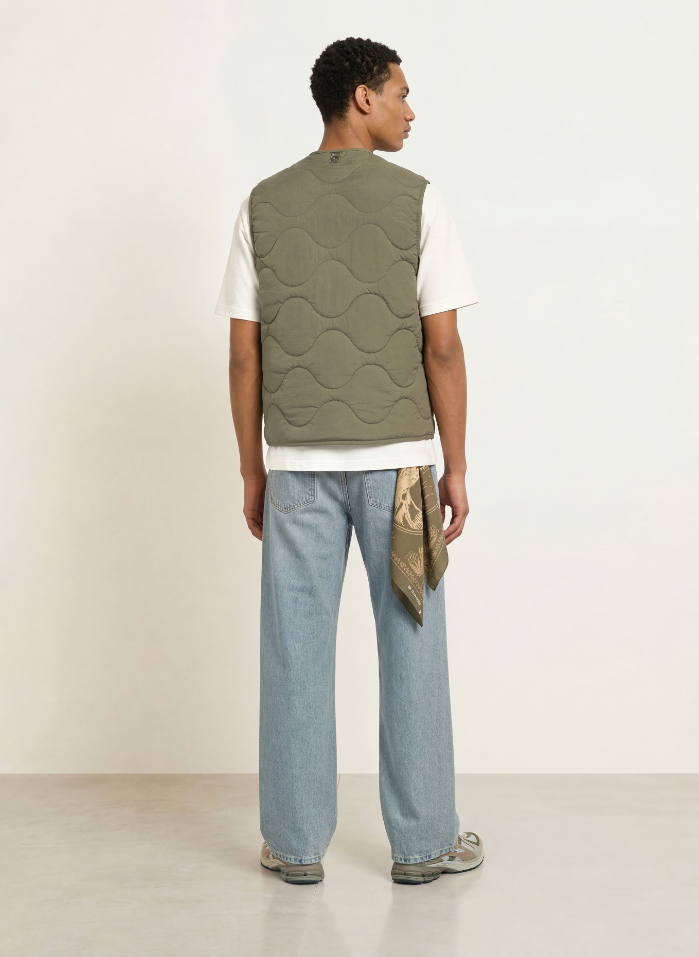 ARKET gilet matelassé: KAKI