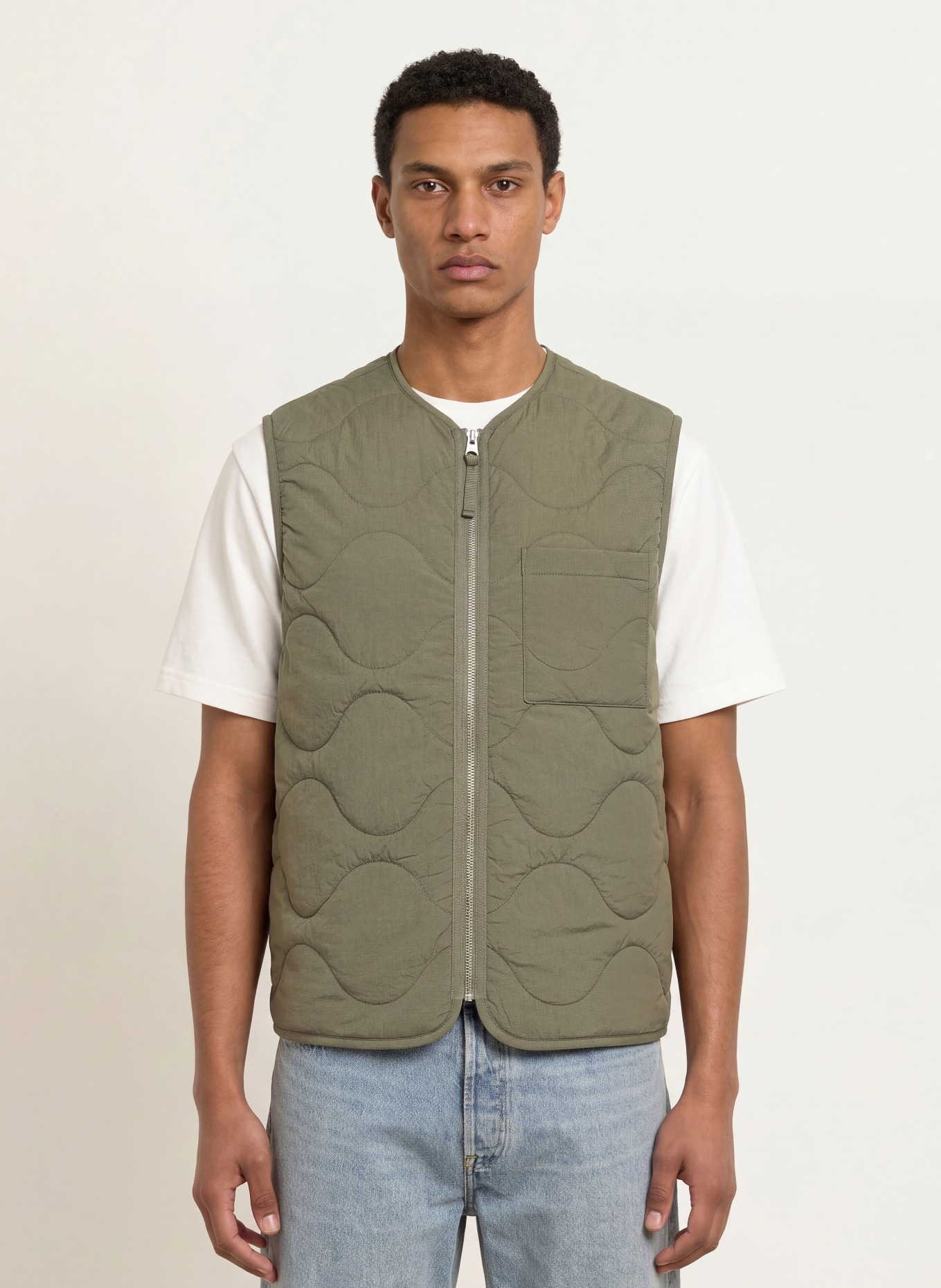 ARKET gilet matelassé: KAKI