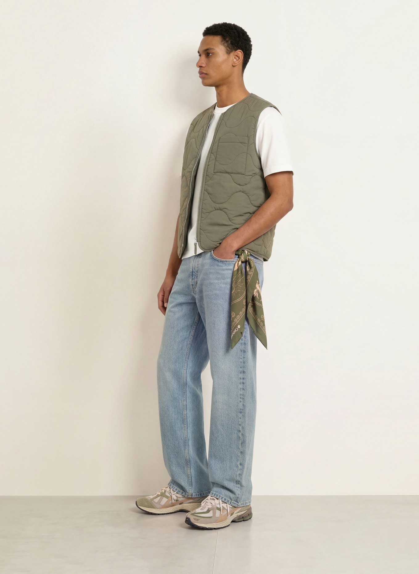 ARKET gilet matelassé: KAKI