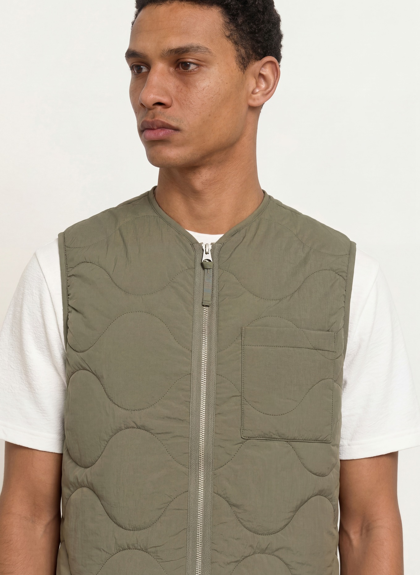 ARKET gilet matelassé: KAKI