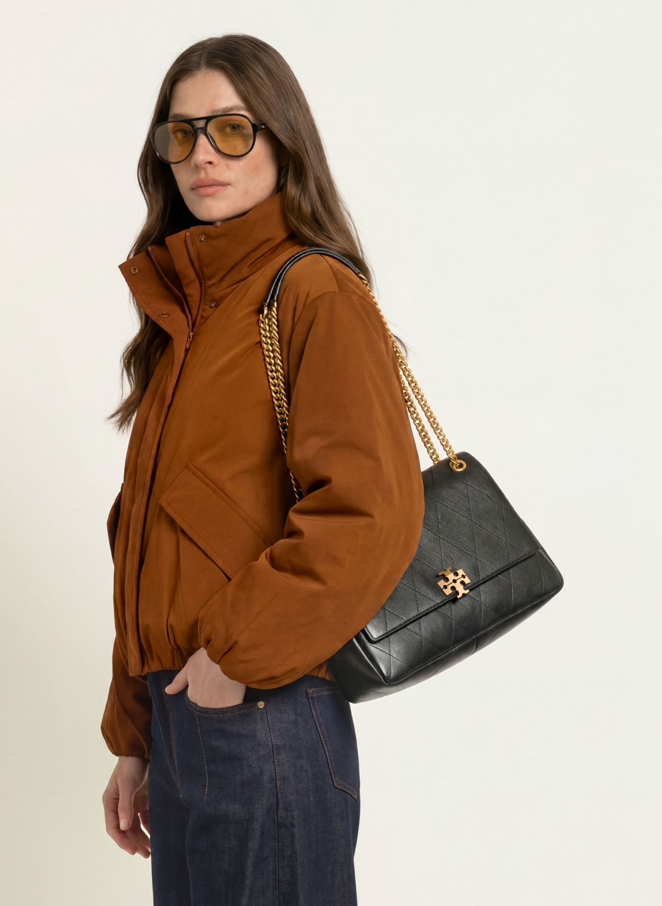 TORY BURCH Axelväska CHARLIE: SVART