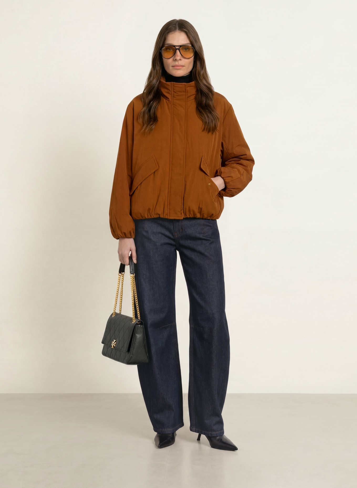 TORY BURCH Axelväska CHARLIE: SVART