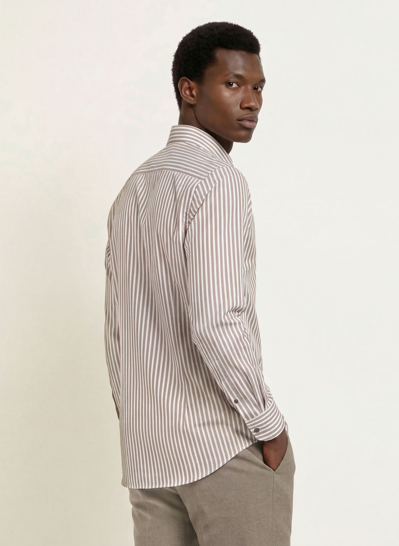 OLYMP Chemise Level Five body ajusté: MARRON / BLANC