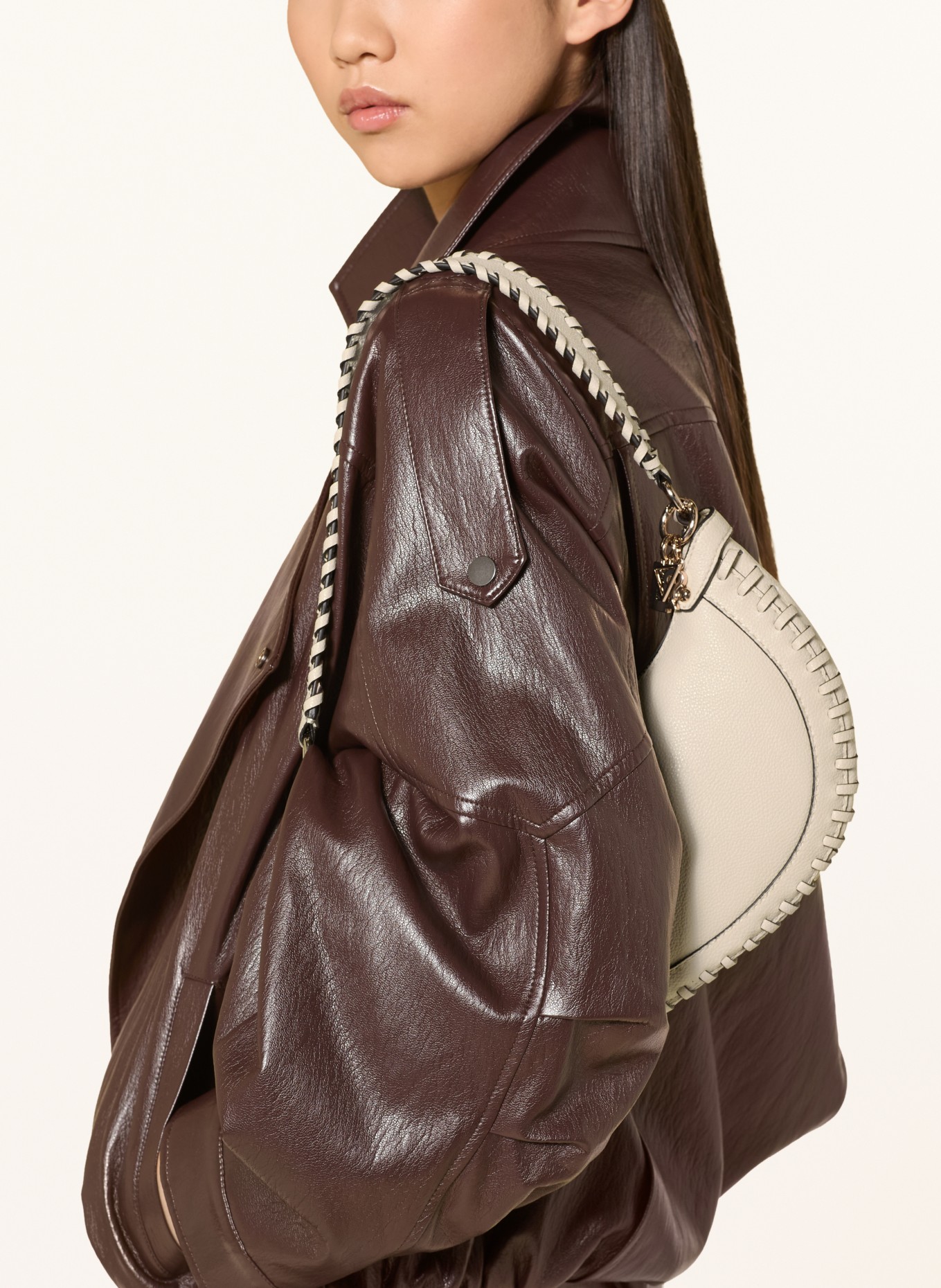GUESS PETRA Bucket bag: LIGHT BROWN / GOLD
