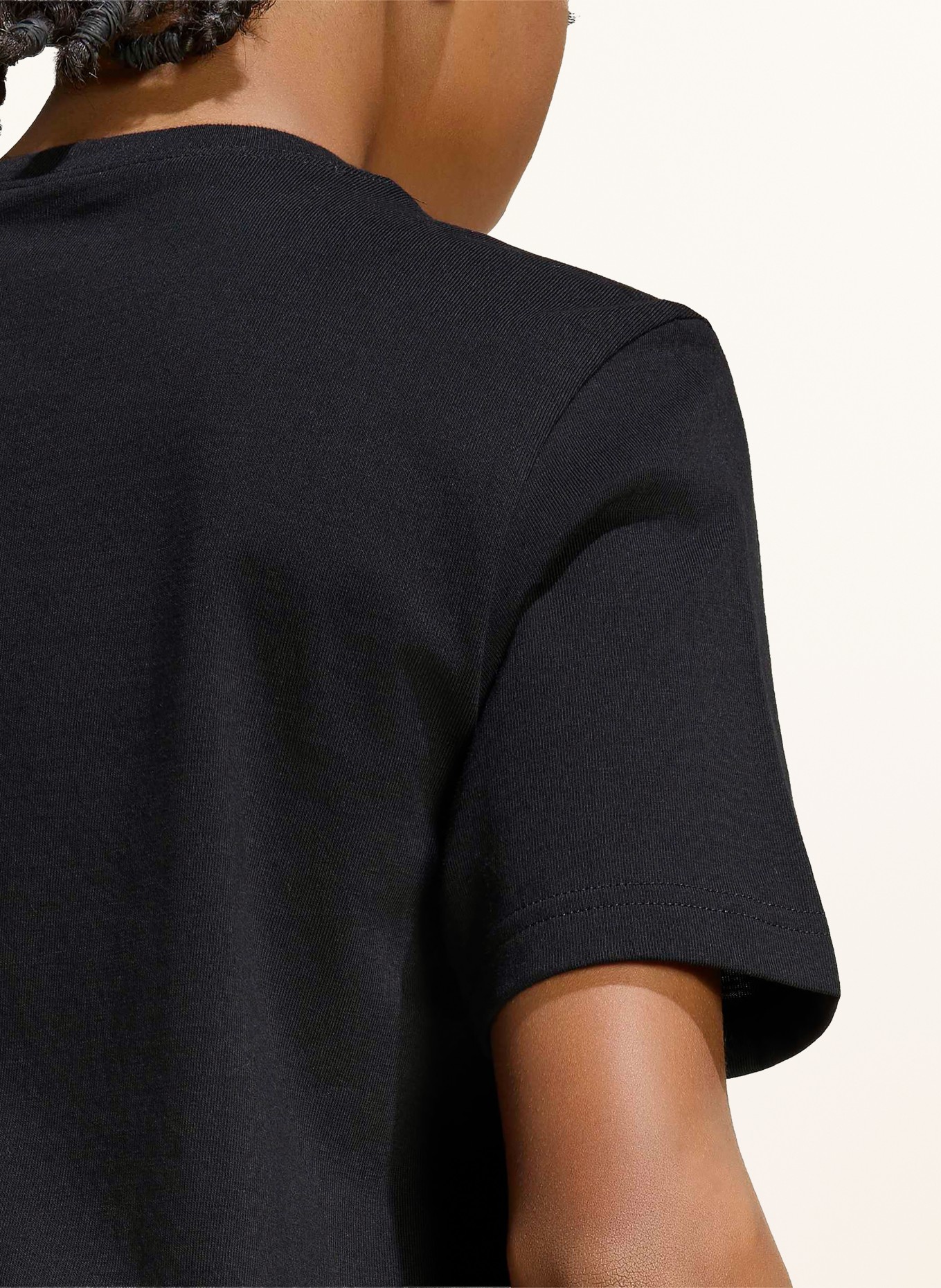 adidas Originals Tričko REGULAR TEE: ČERNÁ