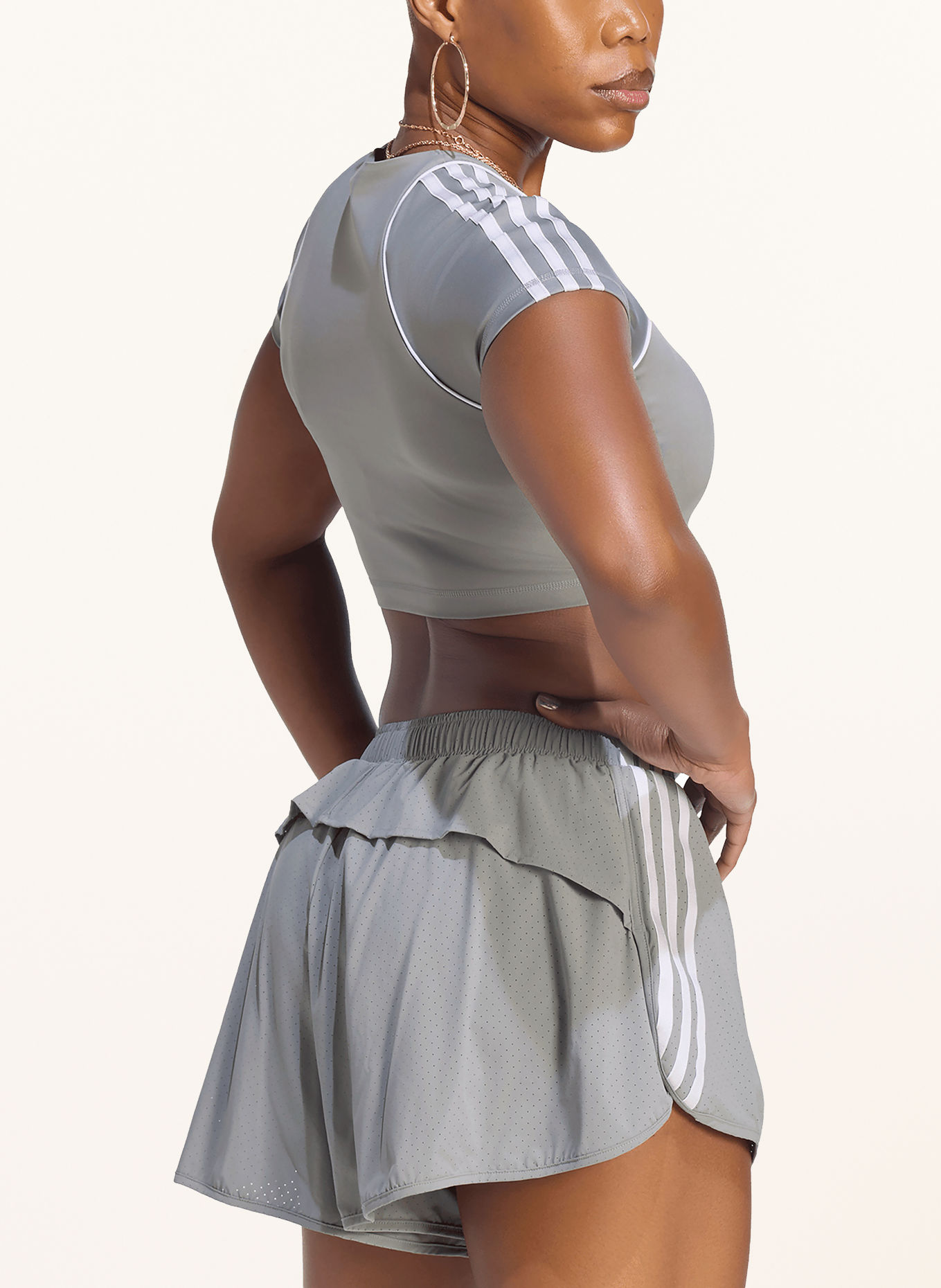 adidas Originals ADIDAS ORIGINALS SPORT SUPERSTAR Cropped Shirt: GRAY / WHITE