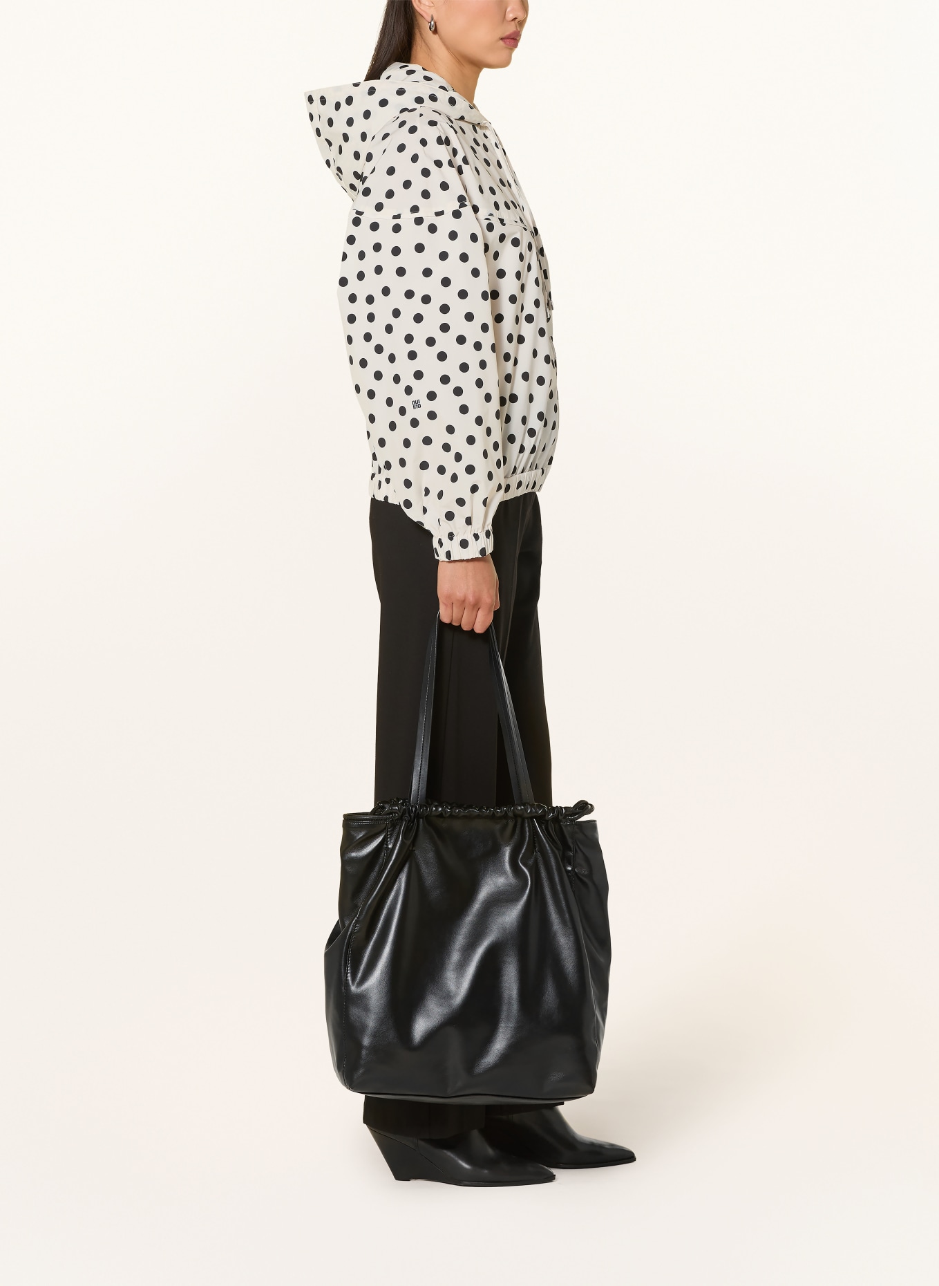 oui Jacke: WEISS / SCHWARZ