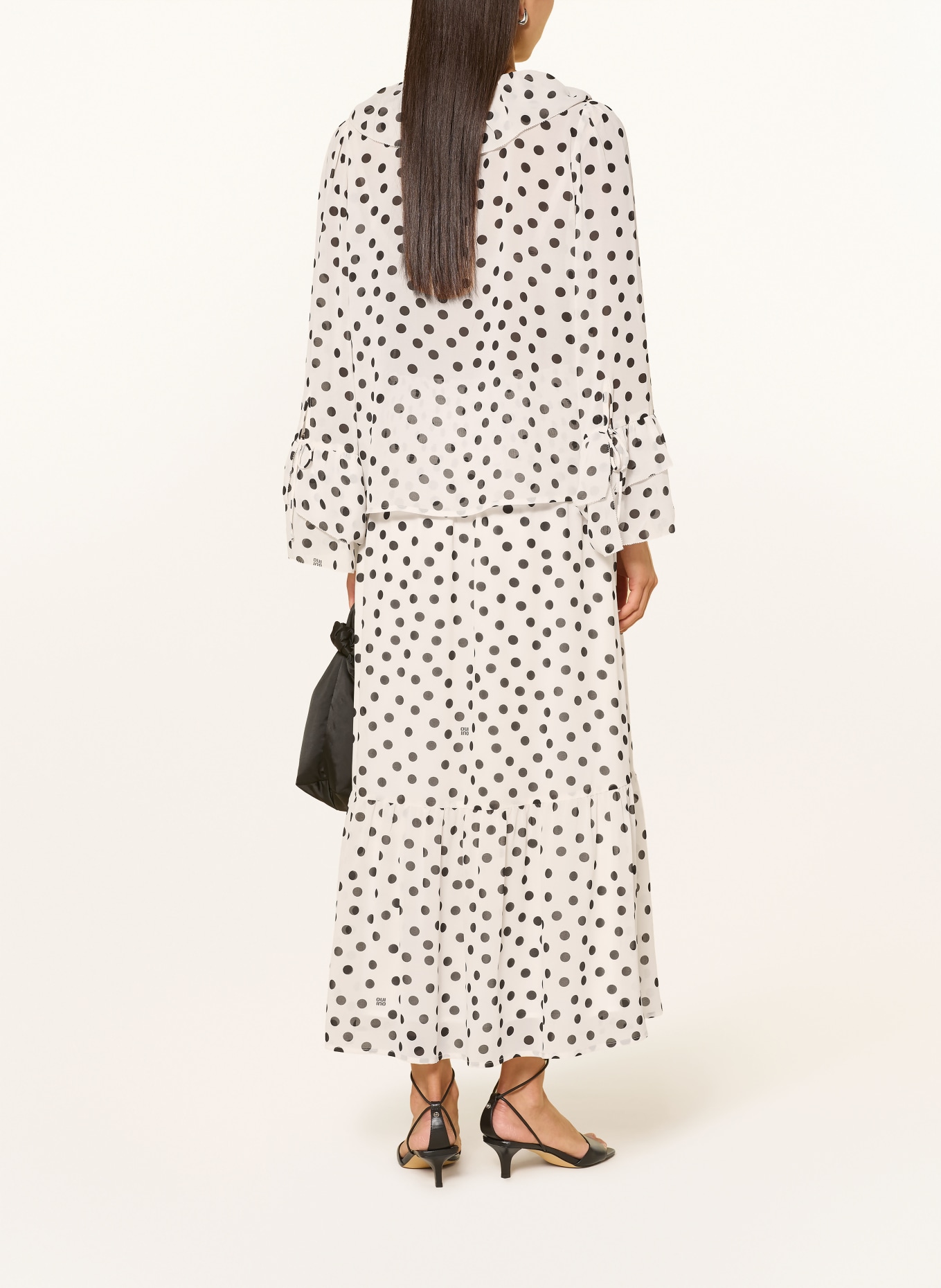 oui Bluse med flæser: HVID / SORT