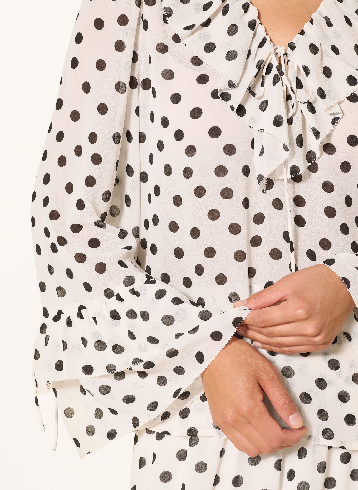 oui Bluse med flæser: HVID / SORT