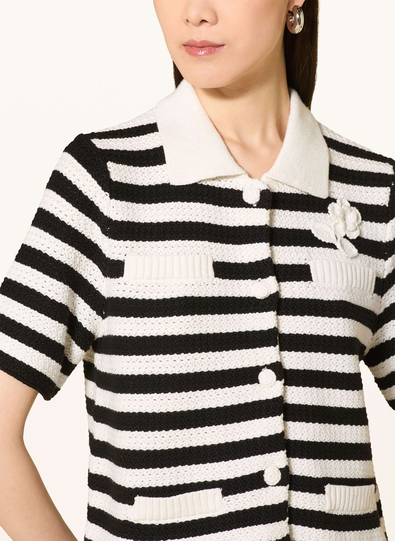 oui Cardigan: ALB / NEGRU