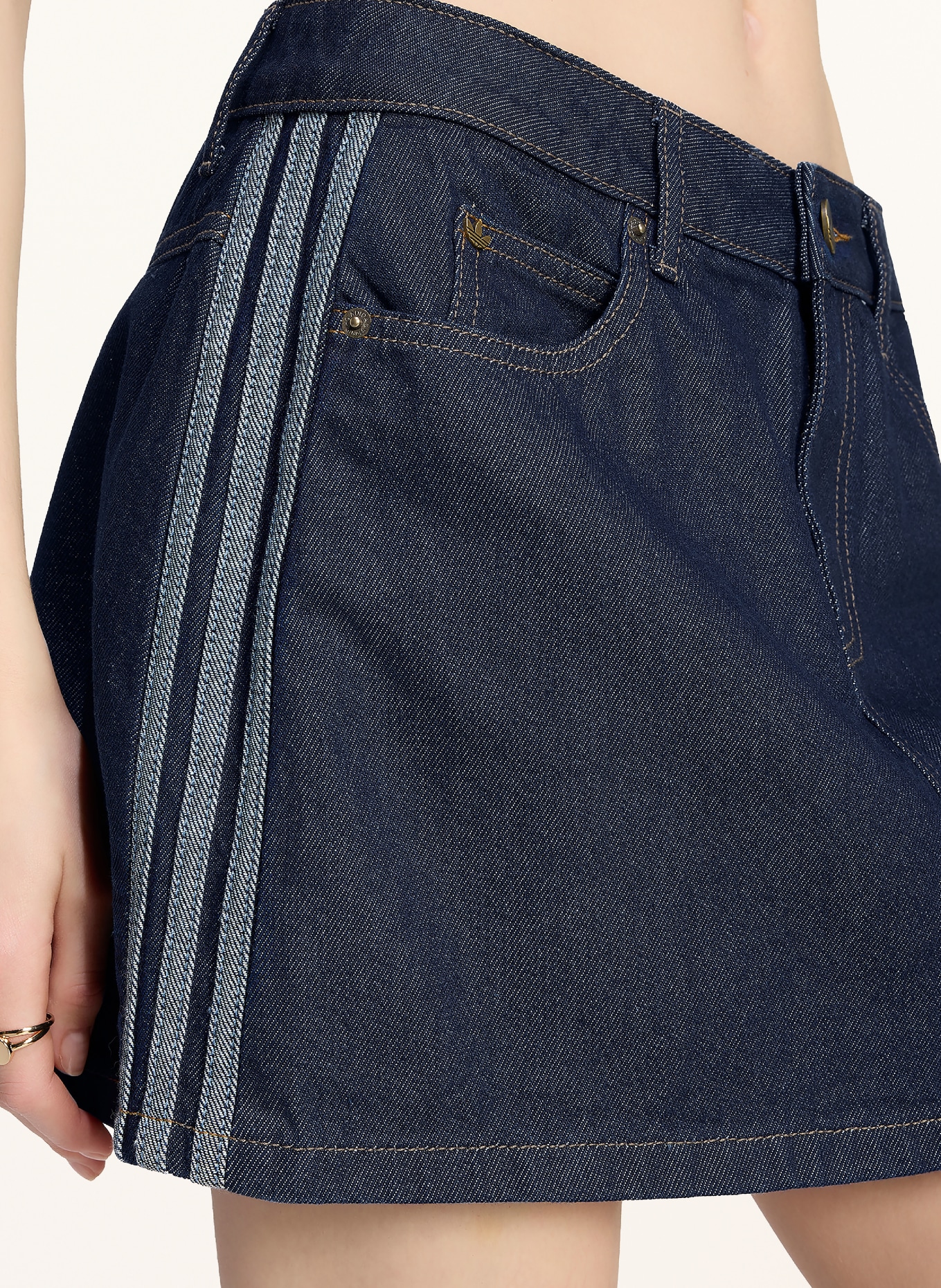 adidas Originals Fustă din denim cu 3 dungi: ALBASTRU ÎNCHIS