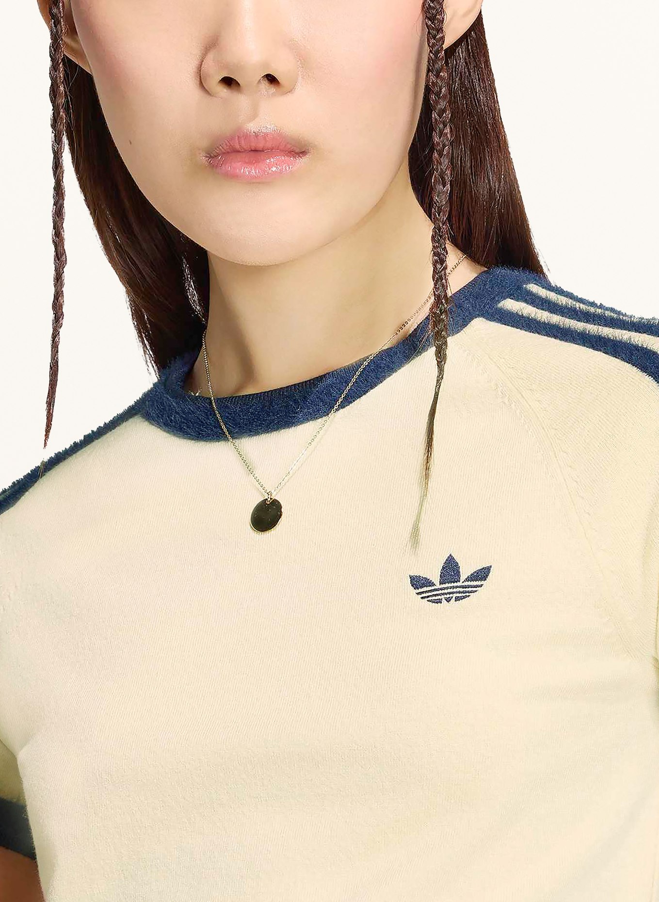 adidas Originals T-shirt en maille KNITTED TEE: ÉCRU / BLEU FONCÉ