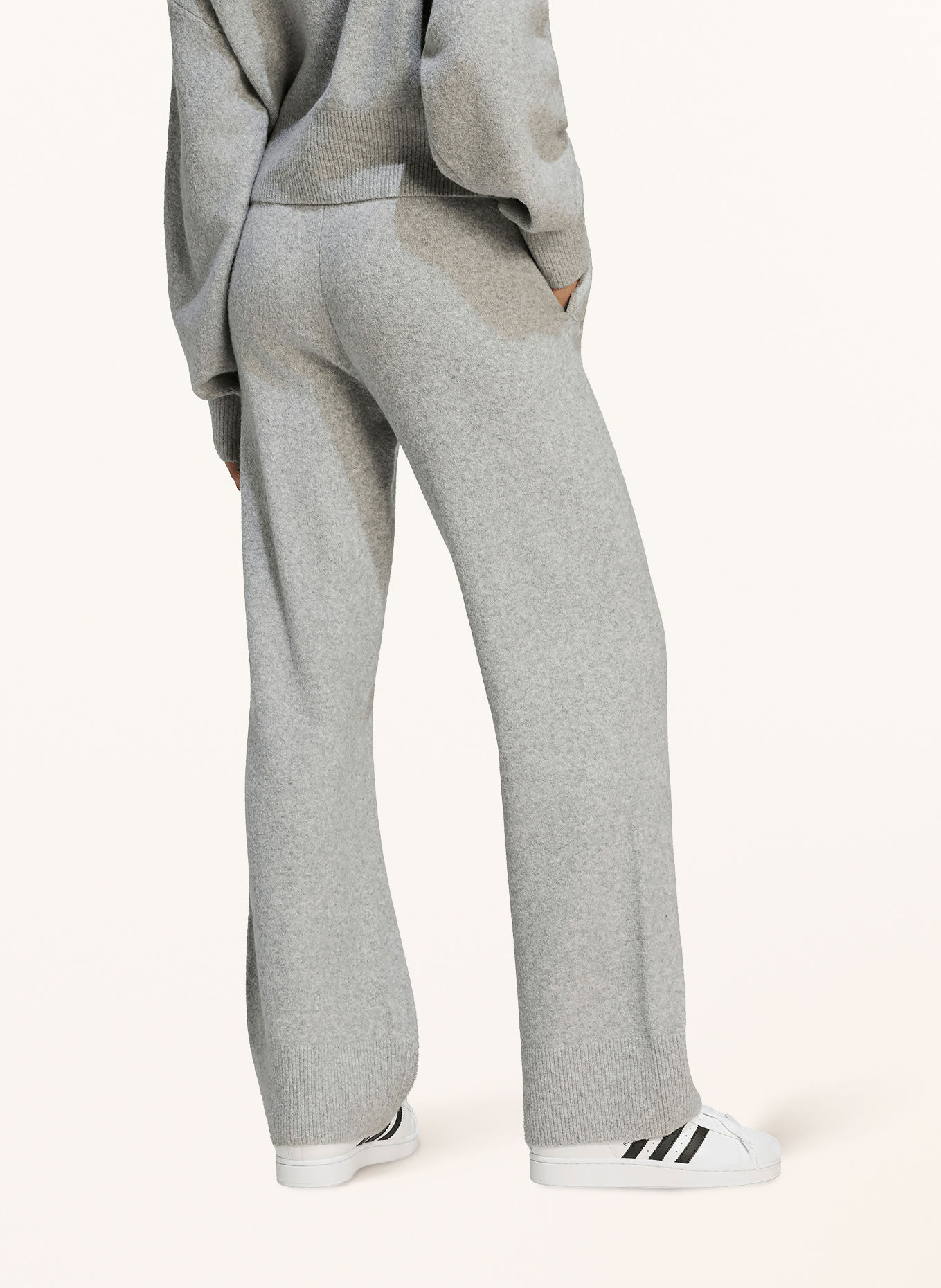 adidas Originals Pletené kalhoty ESSENTIALS: ŠEDÁ / BÍLÁ
