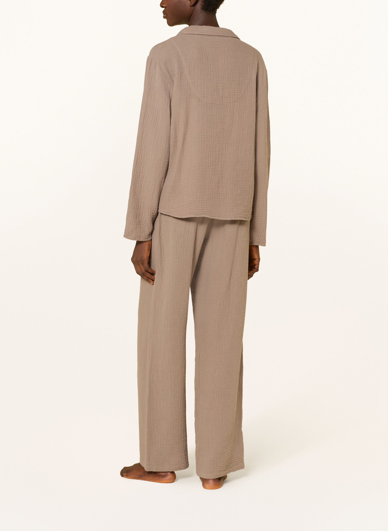 darling harbour Pyjama en mousseline: TAUPE