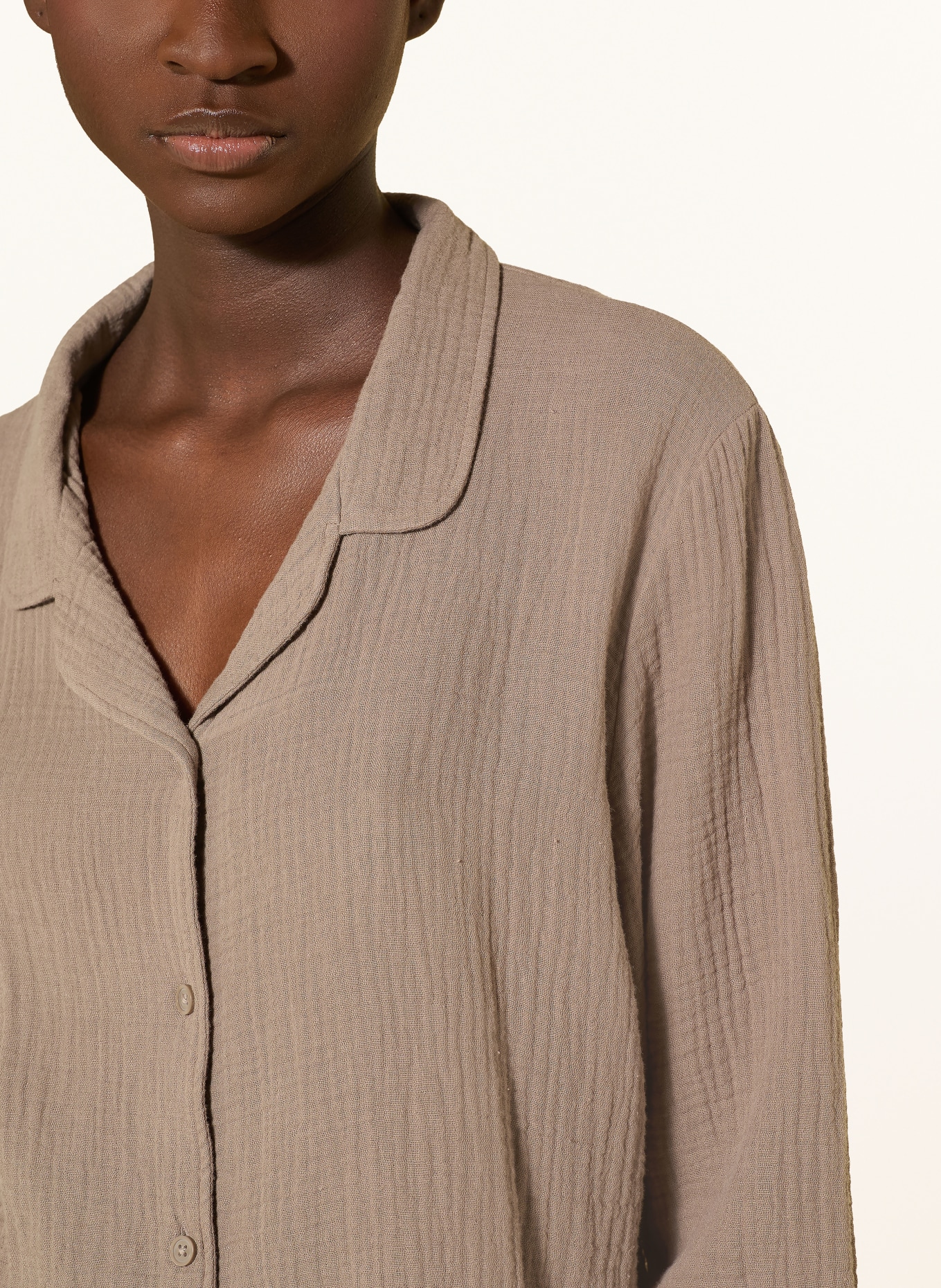 darling harbour Pyjama en mousseline: TAUPE