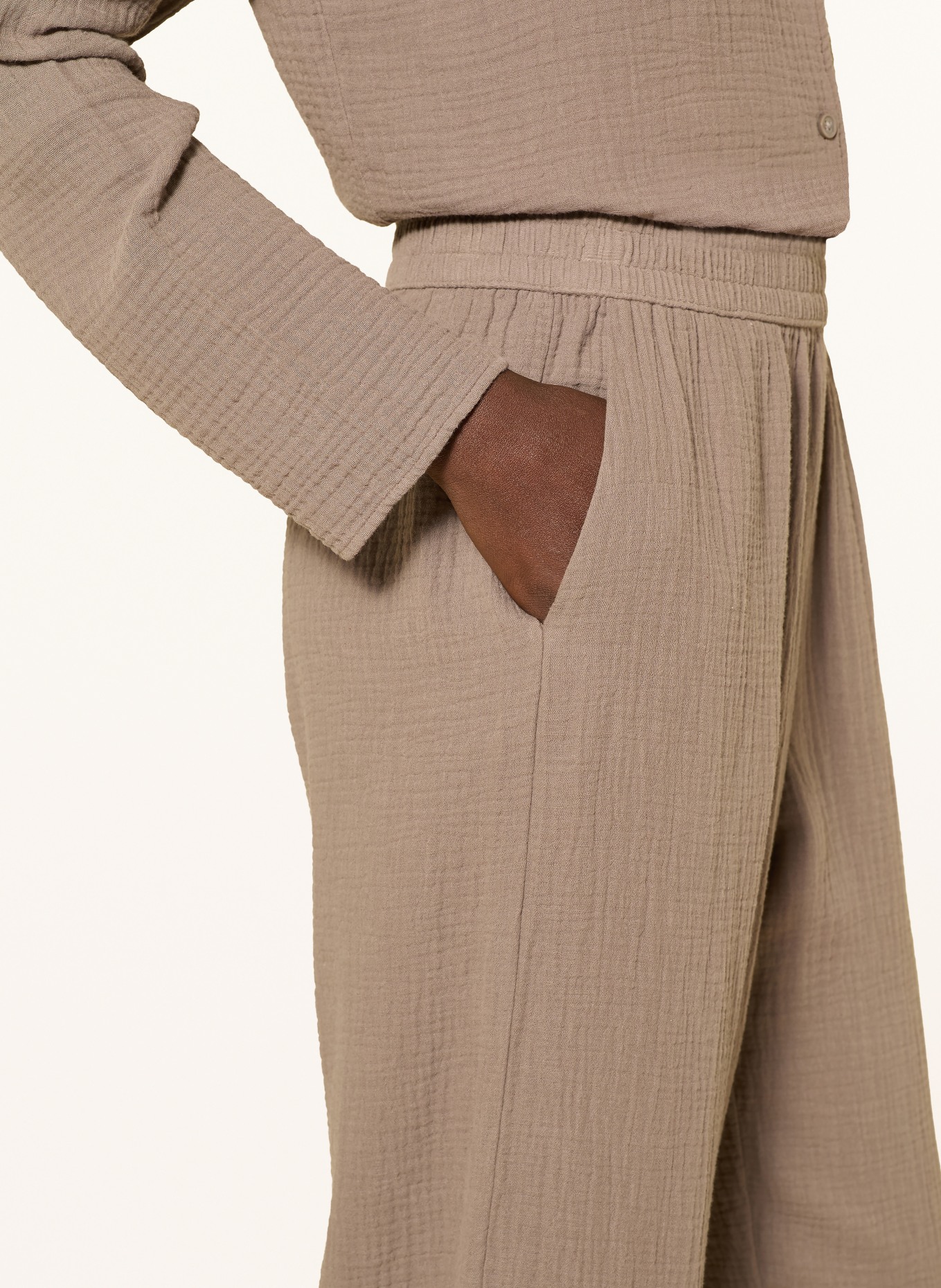 darling harbour Pyjama en mousseline: TAUPE