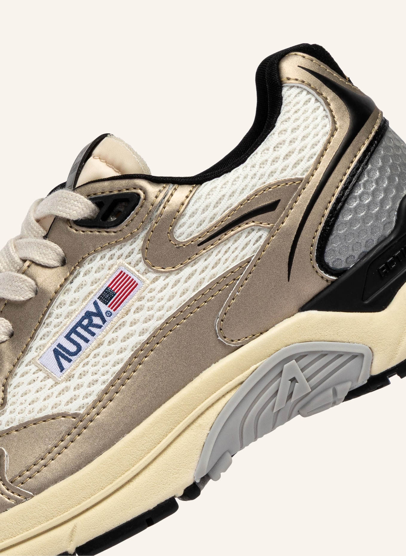 AUTRY Sneaker HYPERWAY LOW WOM: CREME / GULD / SORT