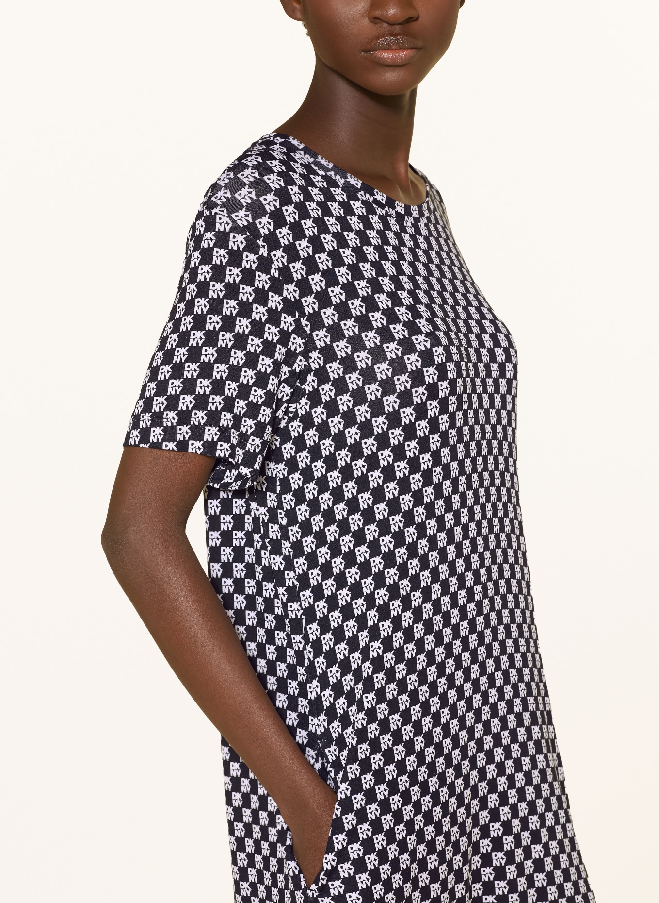 DKNY Chemise de nuit TIMELESS STYLES: NOIR / ÉCRU