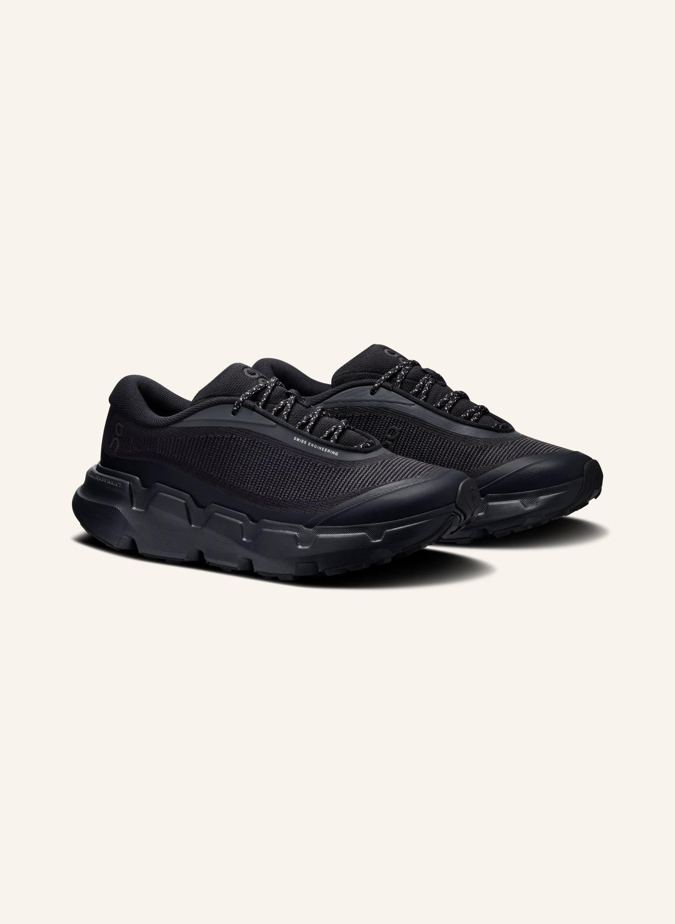 On Sneakersy CLOUDSOMA HIKE: ČERNÁ