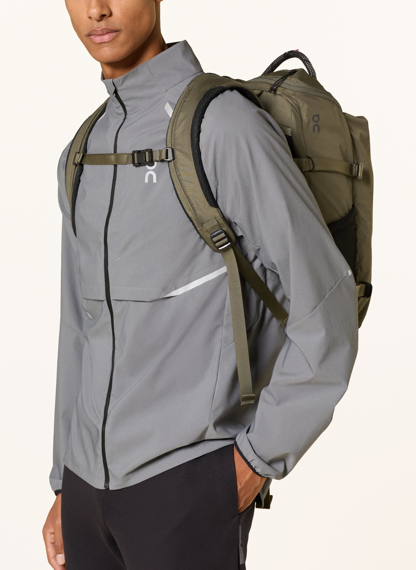 On SPEED PACK 30 L Backpack with laptop compartment: OLIVE / BLACK
