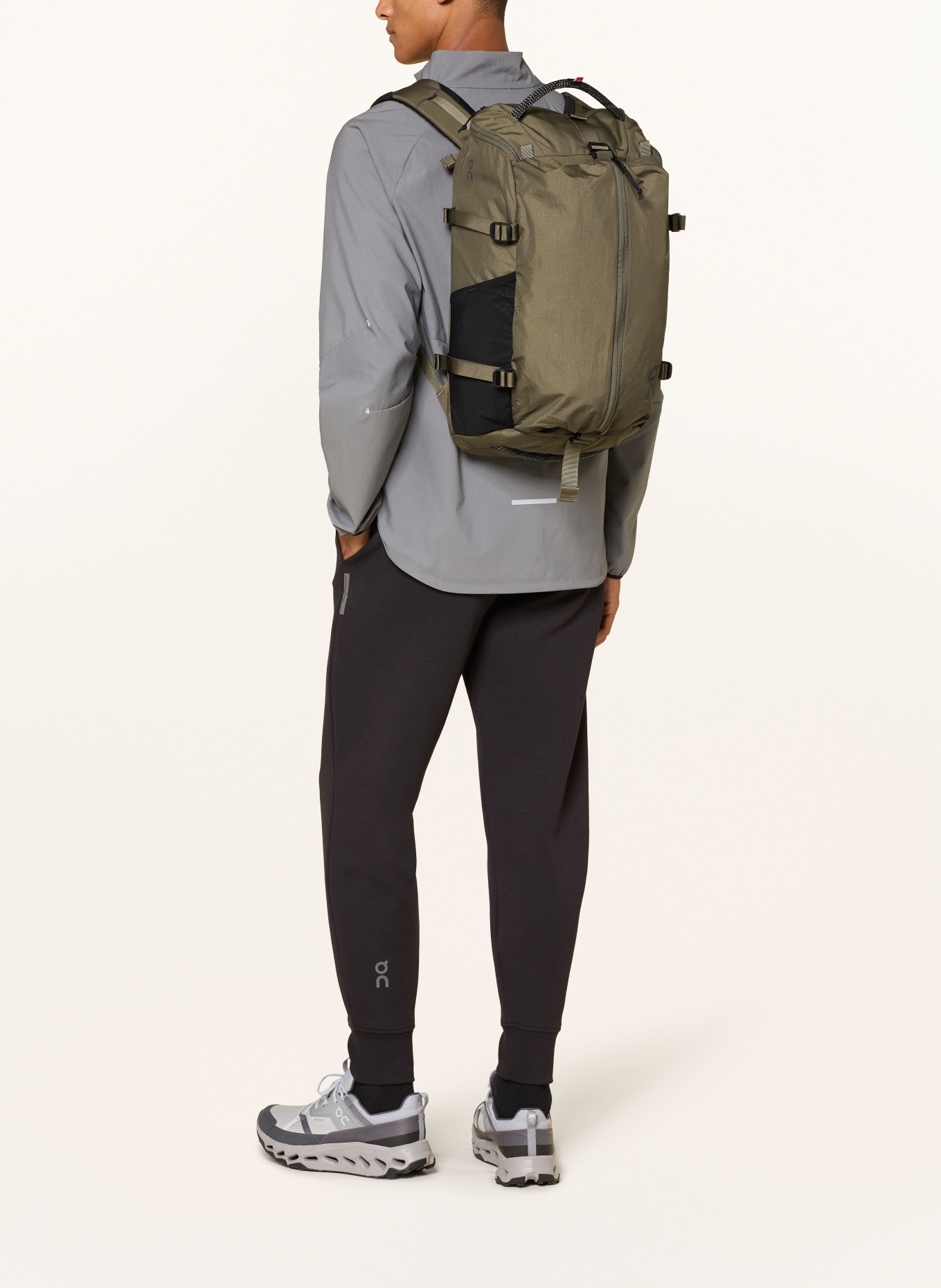 On SPEED PACK 30 L Backpack with laptop compartment: OLIVE / BLACK