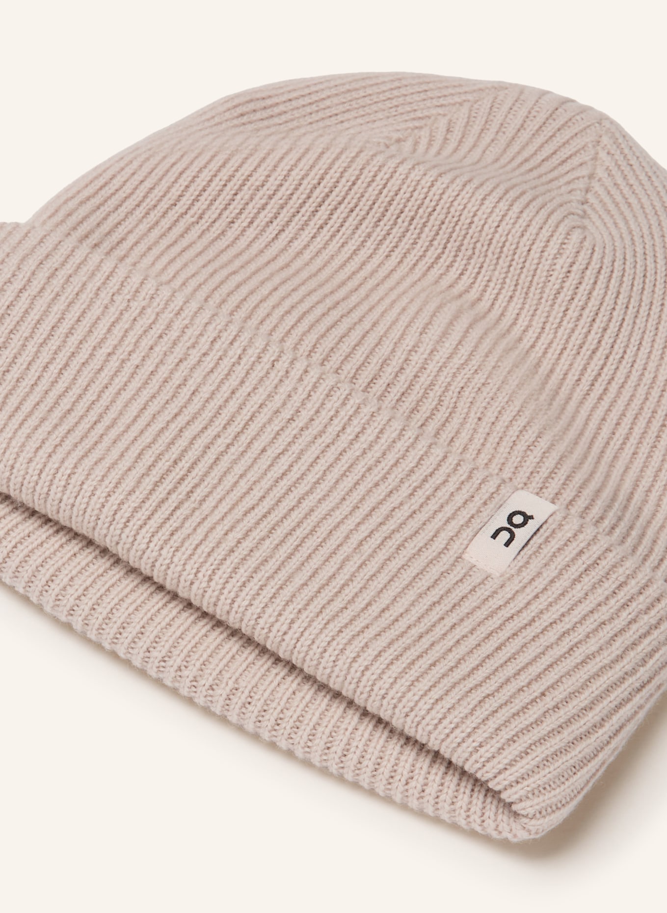 On Merino wool Hat: LIGHT BROWN
