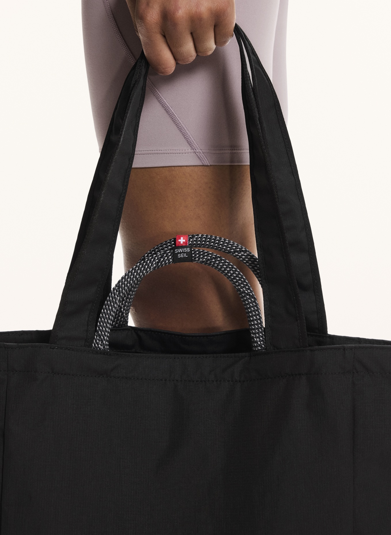 On Shoppers: ZWART / ZILVER / LICHTGRIJS