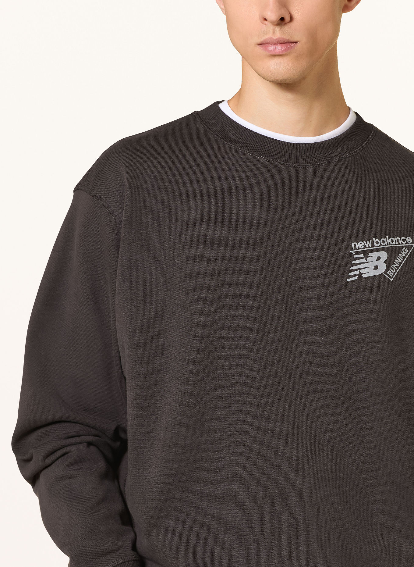 new balance Sweatshirt: SCHWARZ / HELLGRAU
