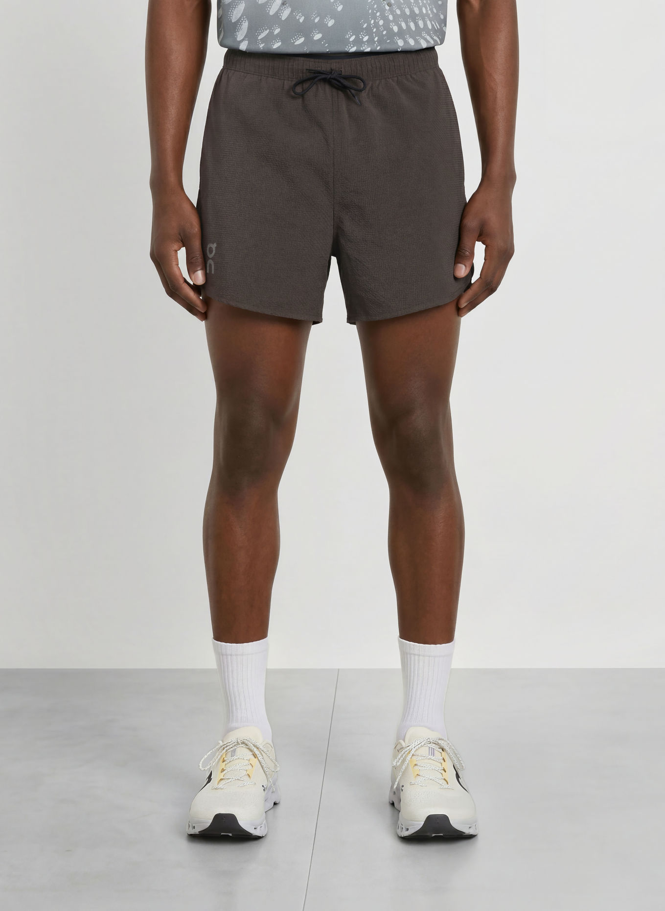 On 2-in-1-Laufshorts PERFORMANCE VOLT: DUNKELBRAUN