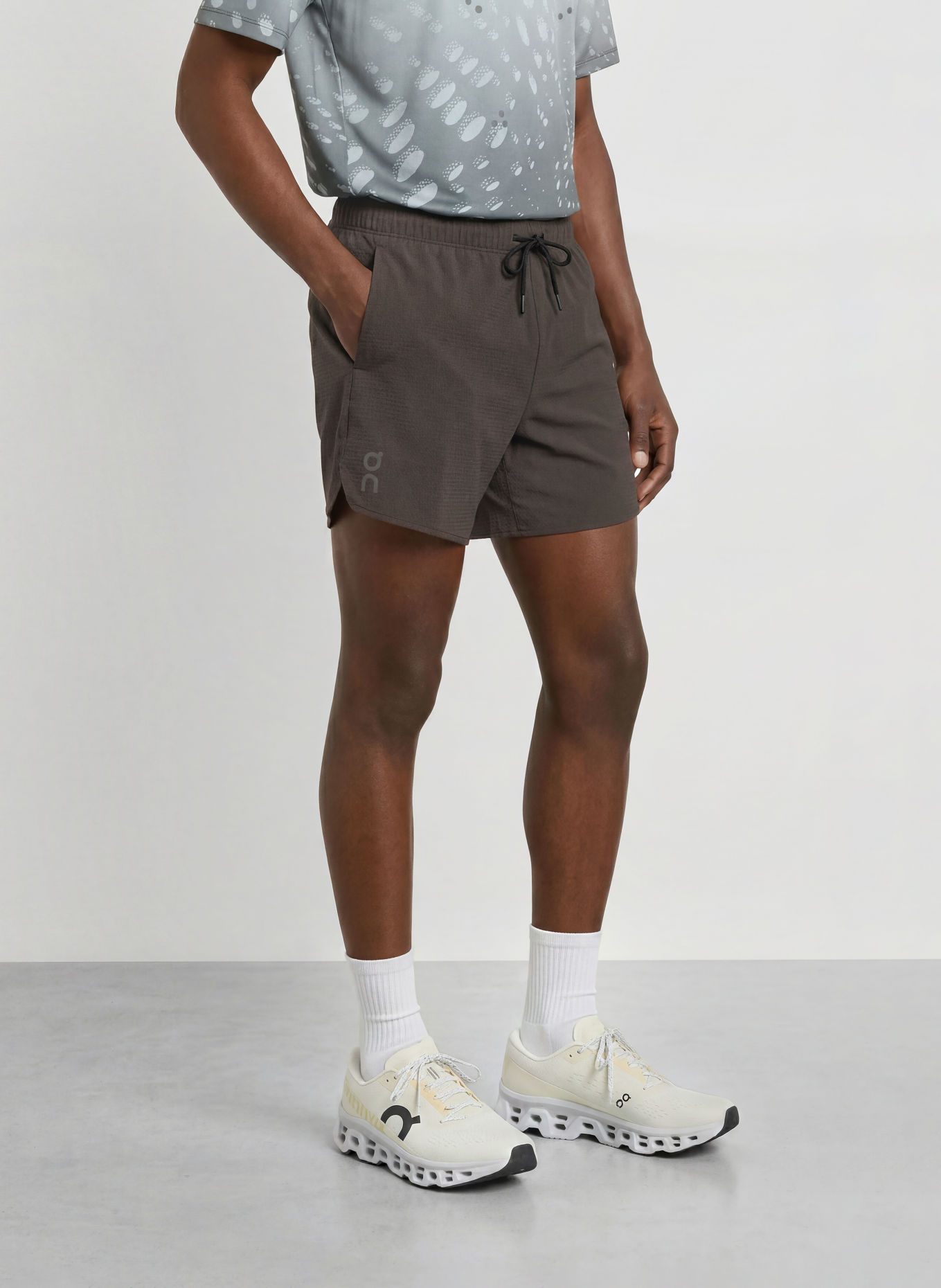 On 2-in-1-Laufshorts PERFORMANCE VOLT: DUNKELBRAUN