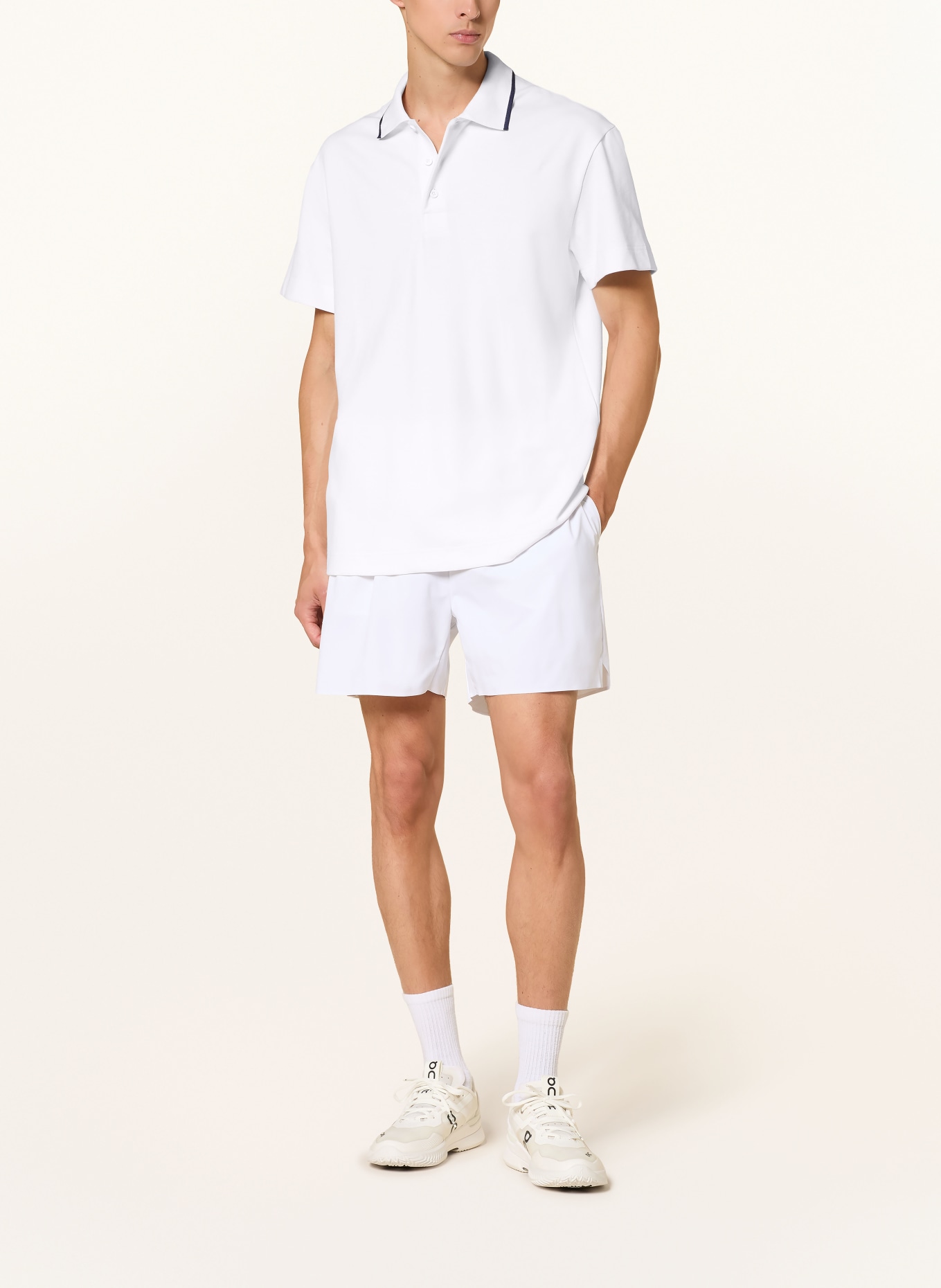 On Piqué-Poloshirt COURTSIDE: WEISS / DUNKELBLAU
