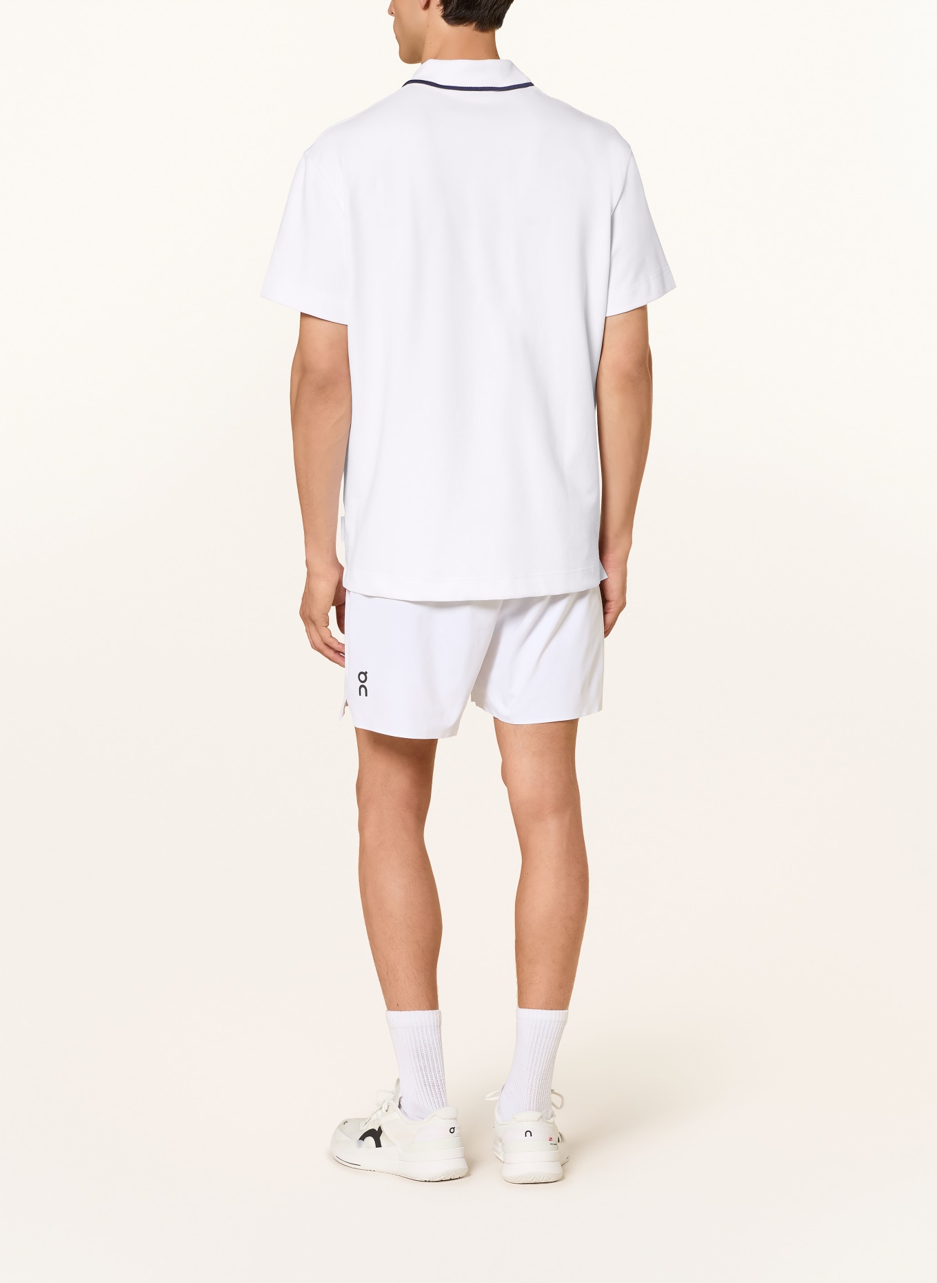 On Piqué-Poloshirt COURTSIDE: WEISS / DUNKELBLAU