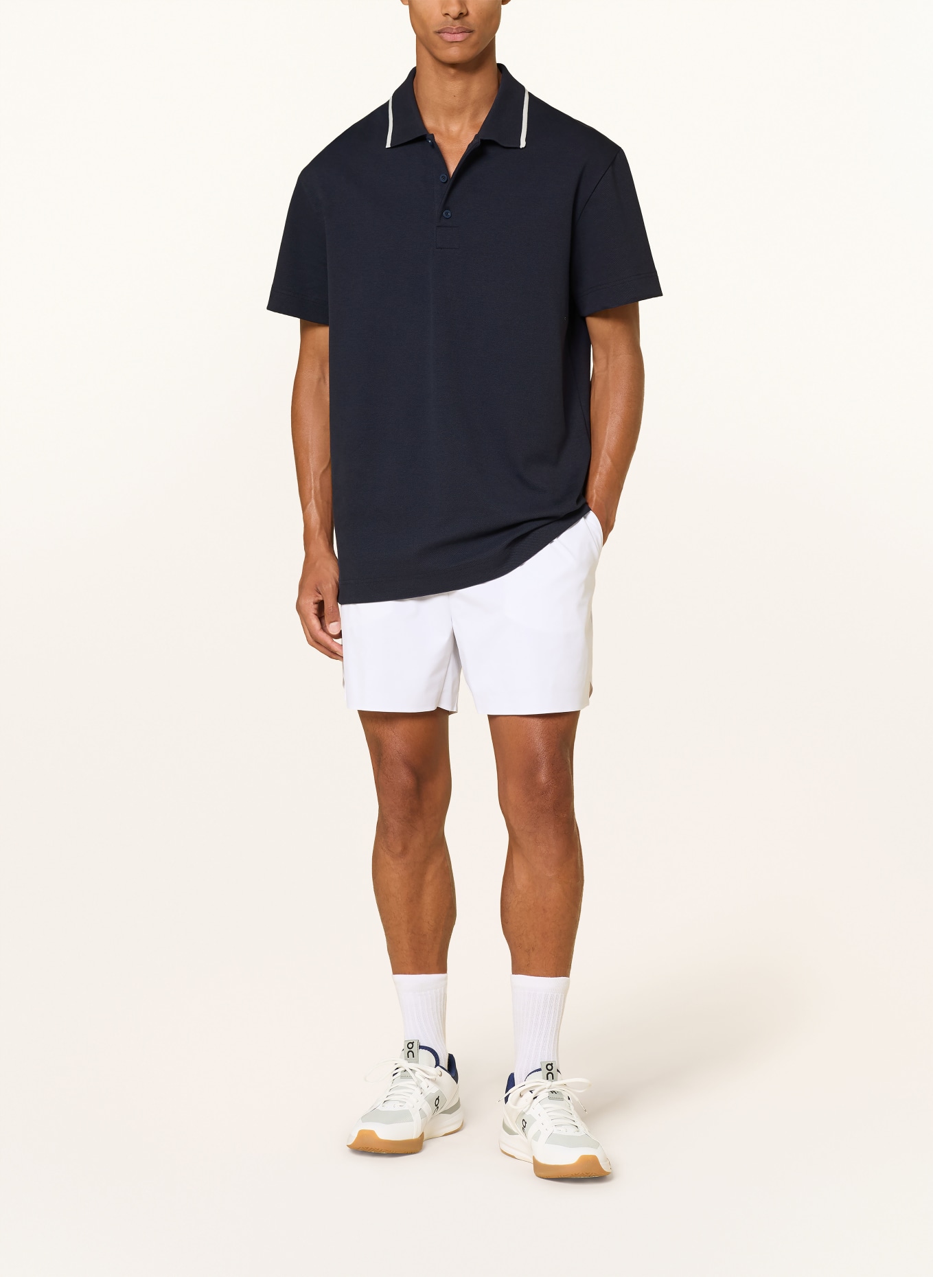 On Piqué-poloshirt COURTSIDE: DONKERBLAUW