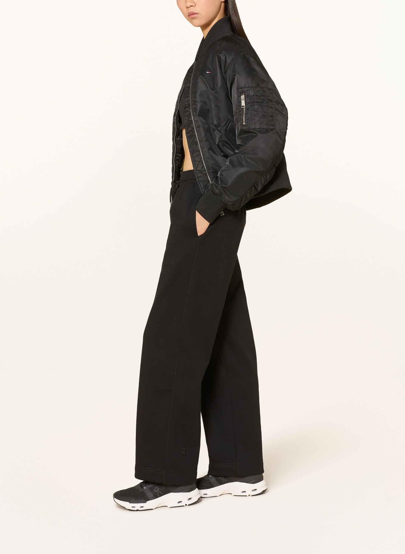 On Sweatpants CLUB COLLECTIVE: SCHWARZ