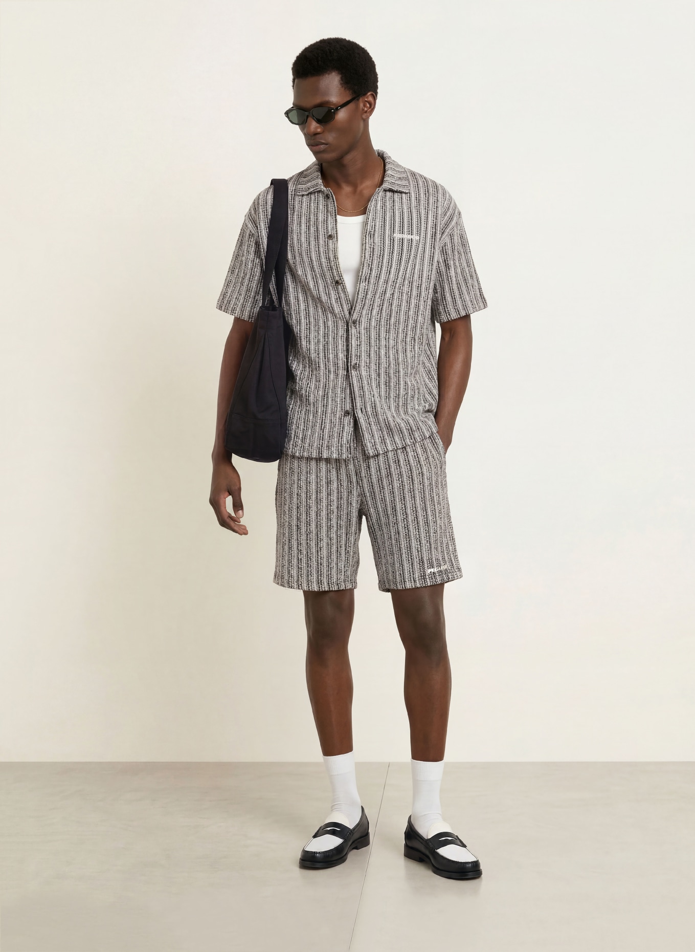 PEGADOR FORNO Shorts: BLACK / WHITE