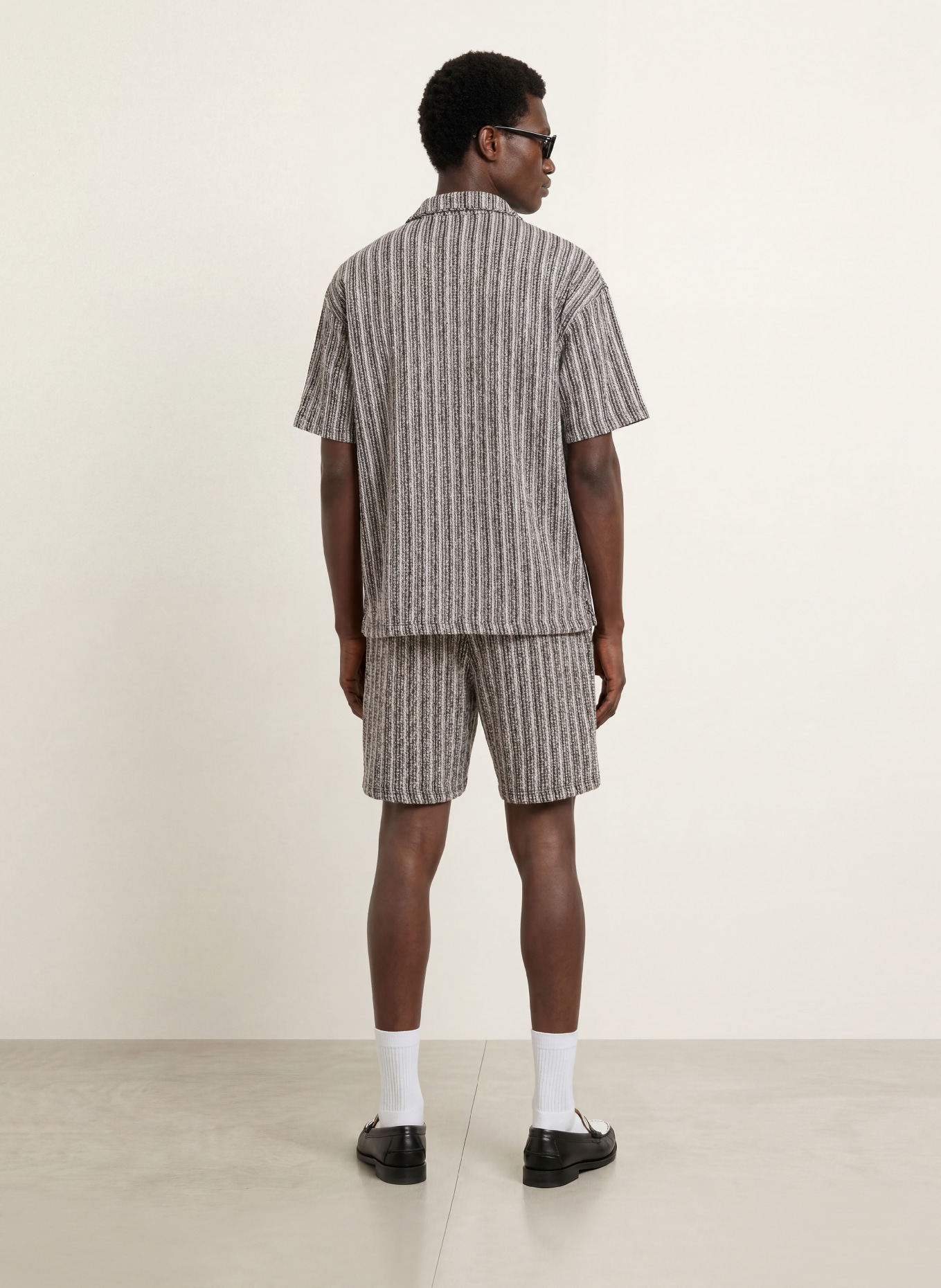 PEGADOR FORNO Shorts: BLACK / WHITE