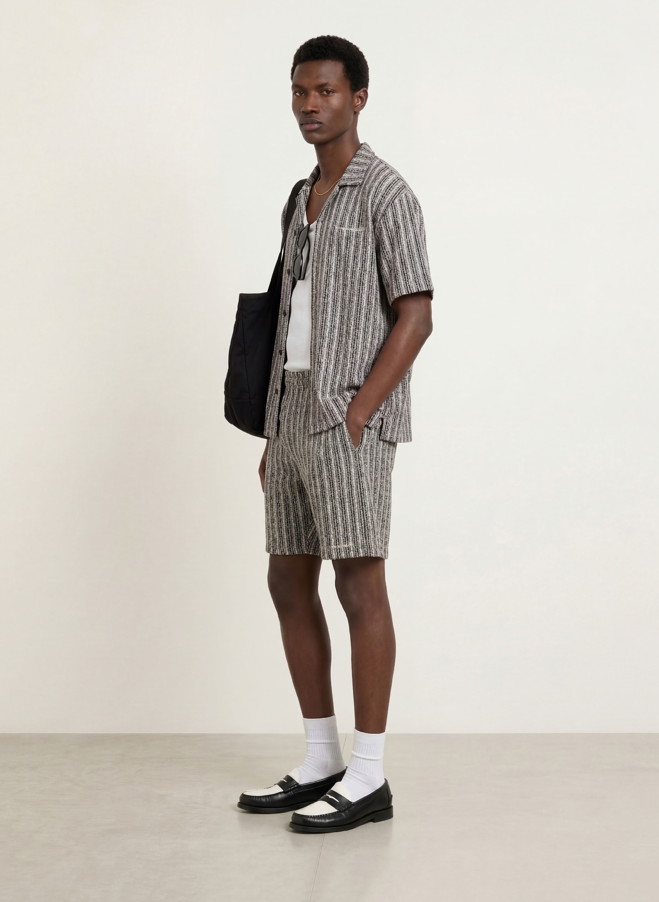 PEGADOR FORNO Shorts: BLACK / WHITE