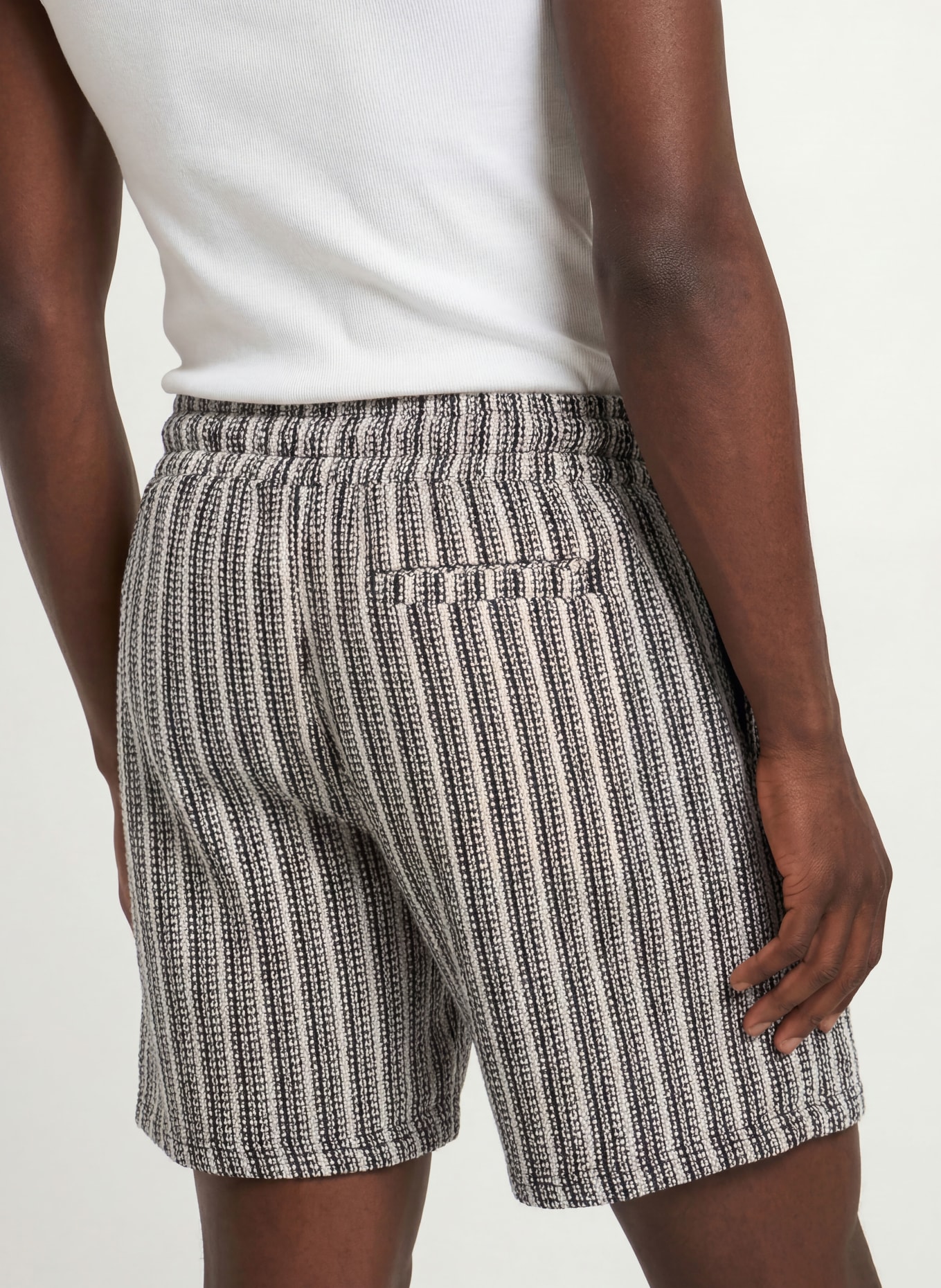 PEGADOR FORNO Shorts: BLACK / WHITE