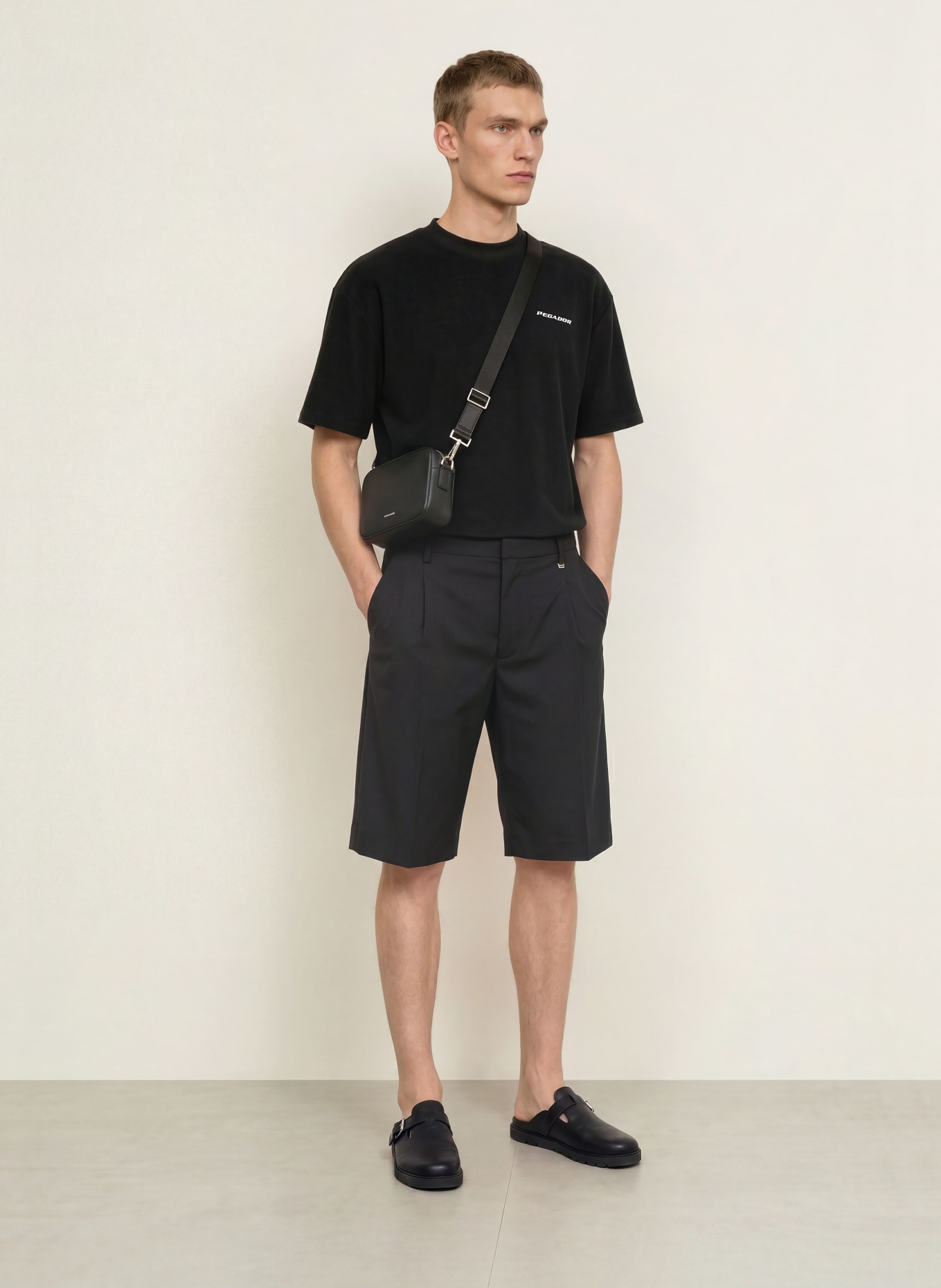 PEGADOR Koszulka oversize LAGOS: CZARNY