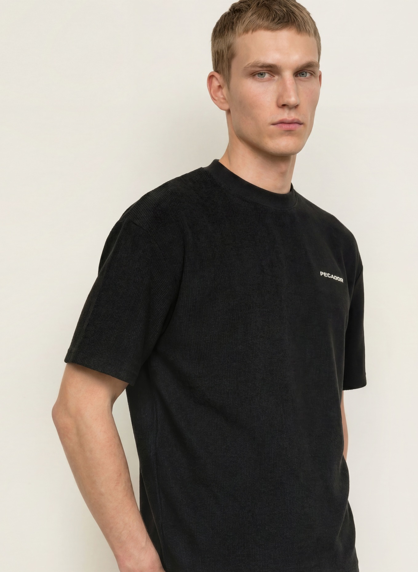 PEGADOR Koszulka oversize LAGOS: CZARNY
