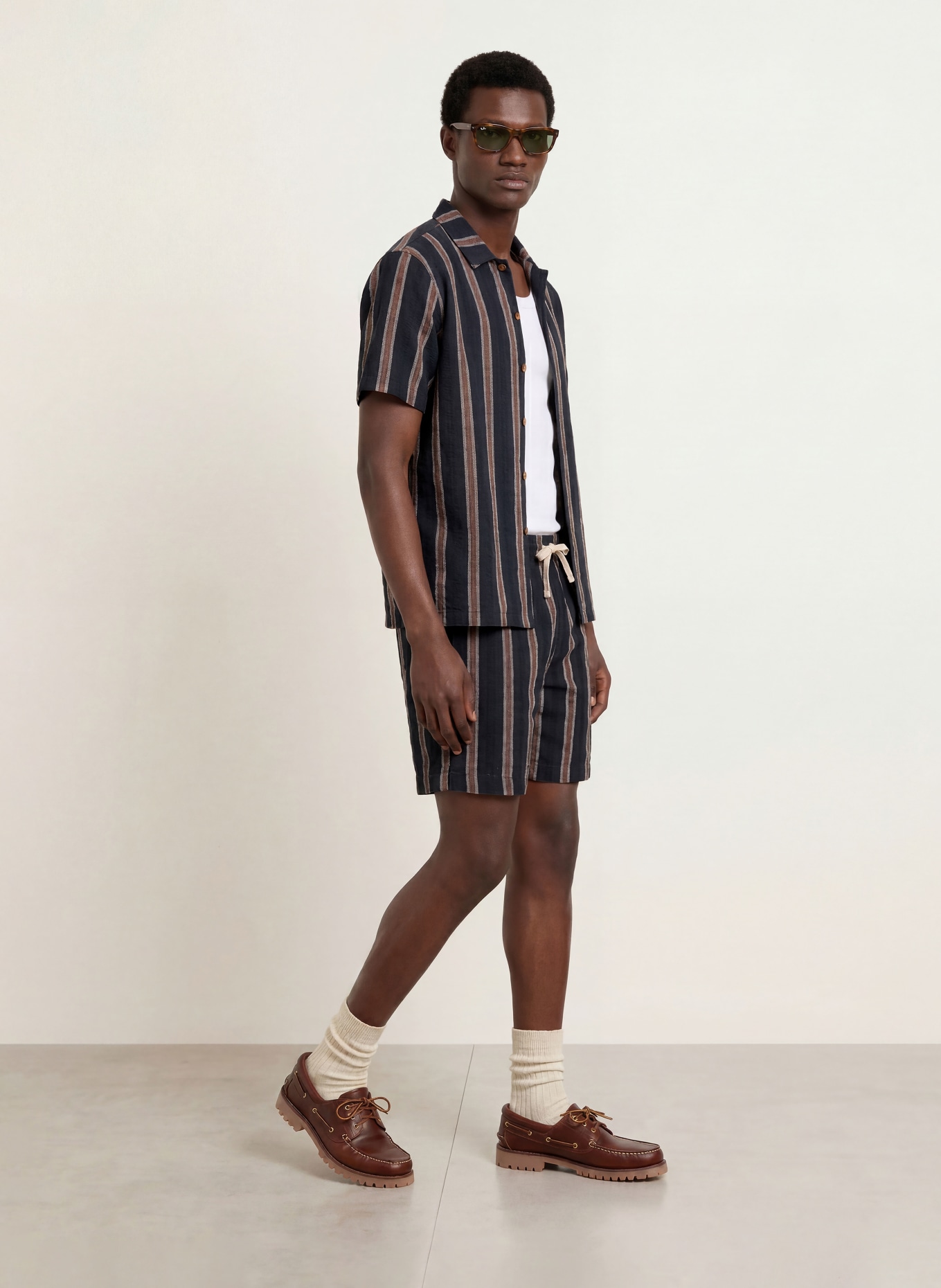 BLKVIS Short: DONKERBLAUW / COGNAC / WIT